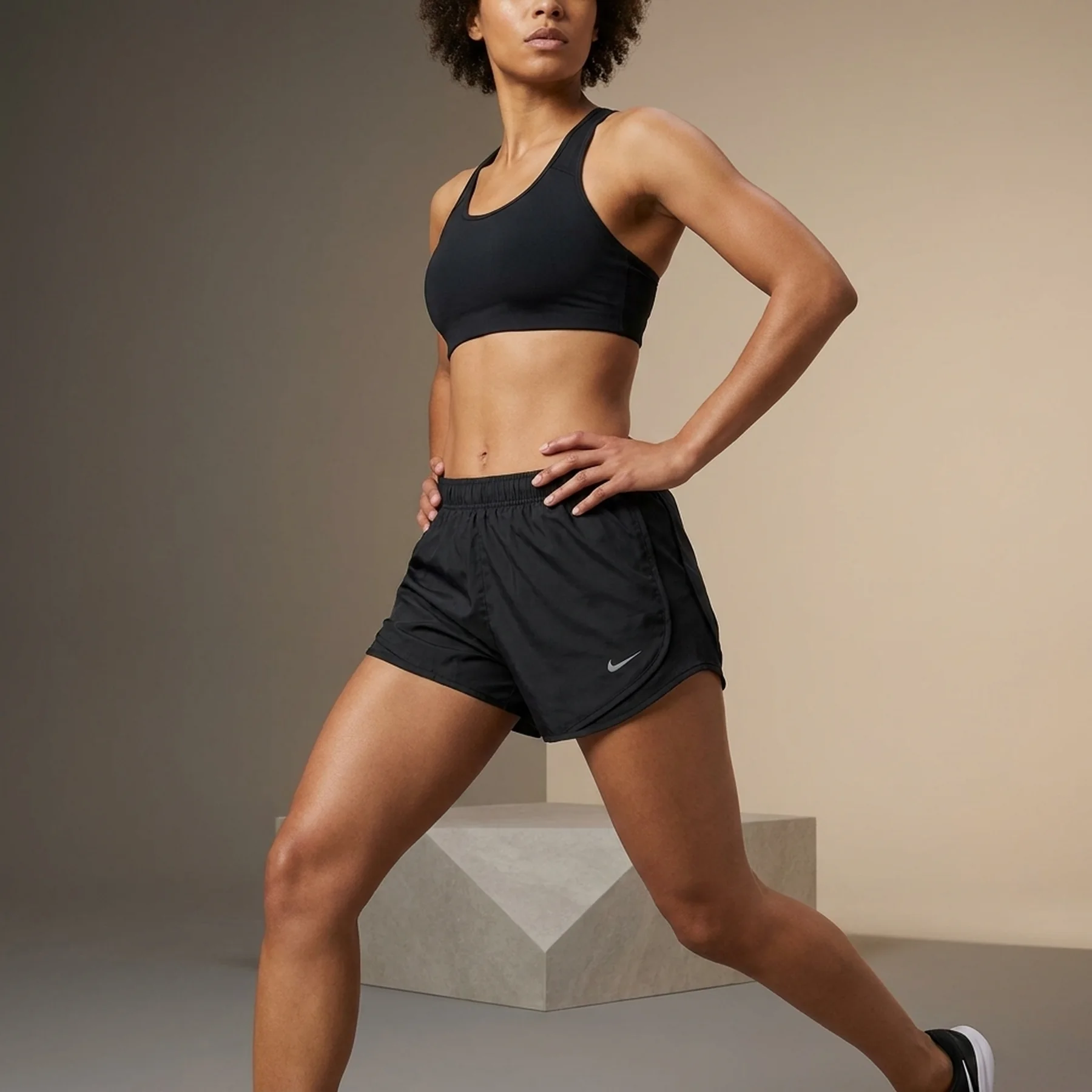 Шорти жіночі Nike Short Windrunner (HJ1406-010)