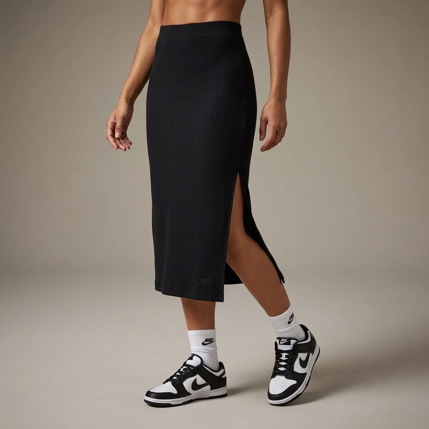 Шорти жіночі Nike Sportswear Chill Knit Ribbed Md (FQ1636-010)