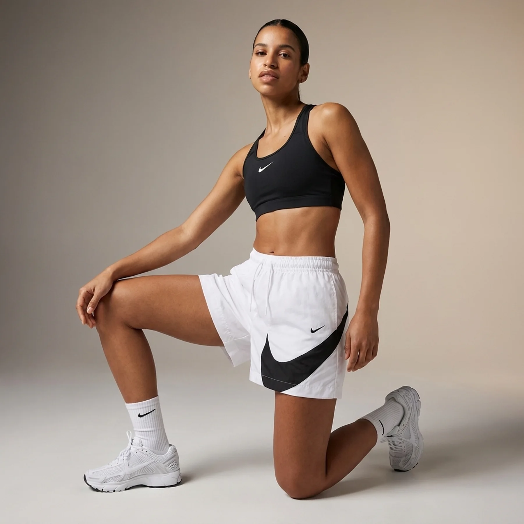 Шорти жіночі Nike Sportswear Classic Woven Logo White (HM8979-100)