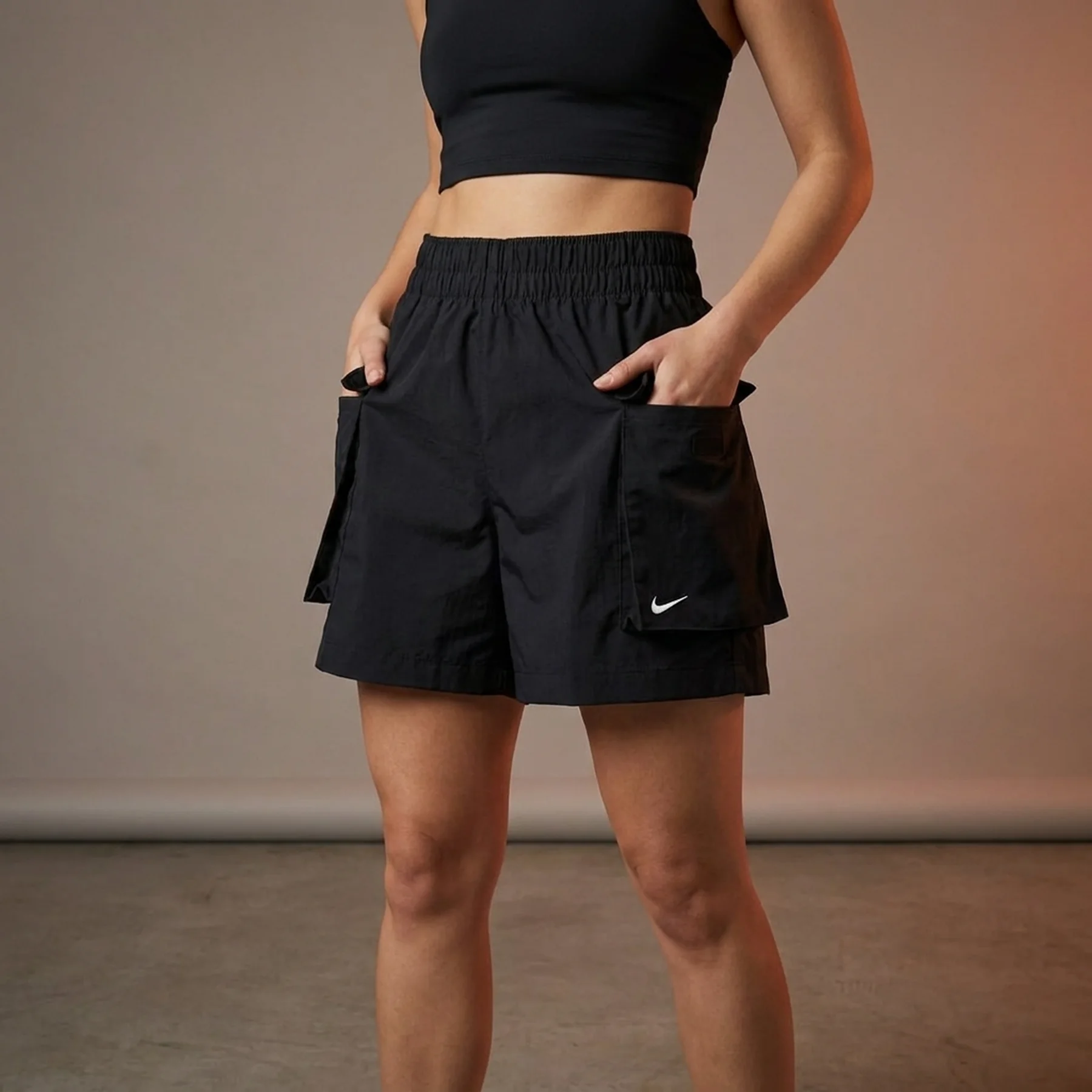 Шорти жіночі Nike Sportswear Essential Woven (HM6982-010)