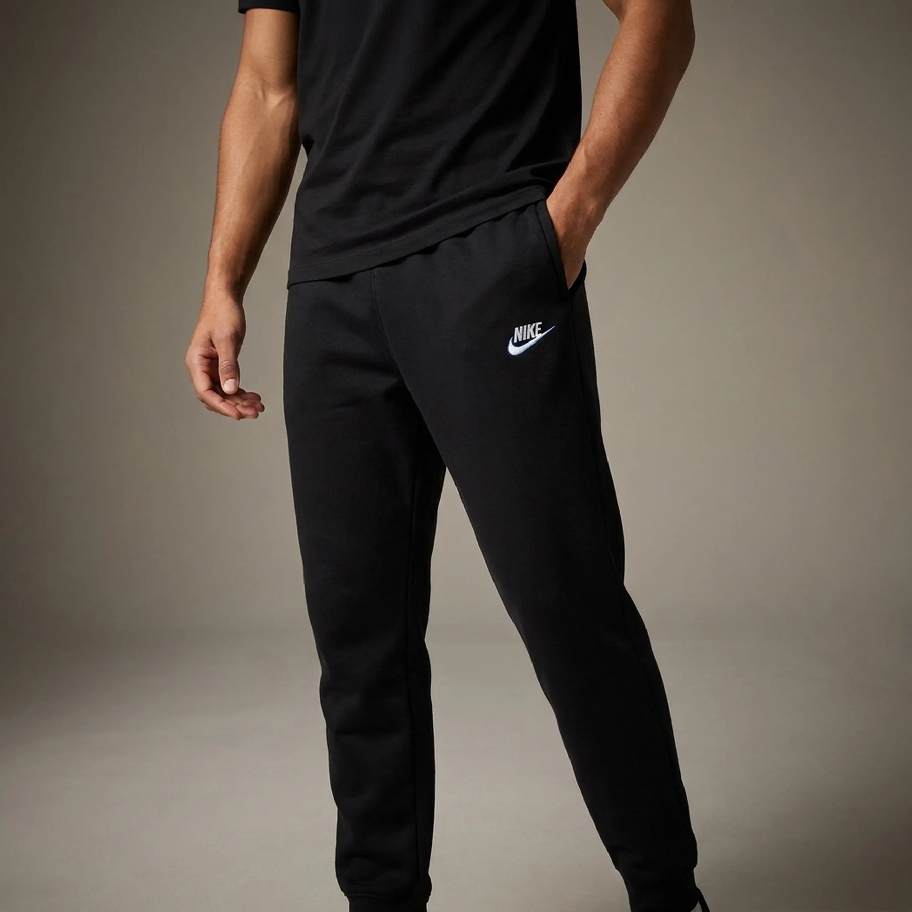 Штани чоловічі Nike Club HV0865-010