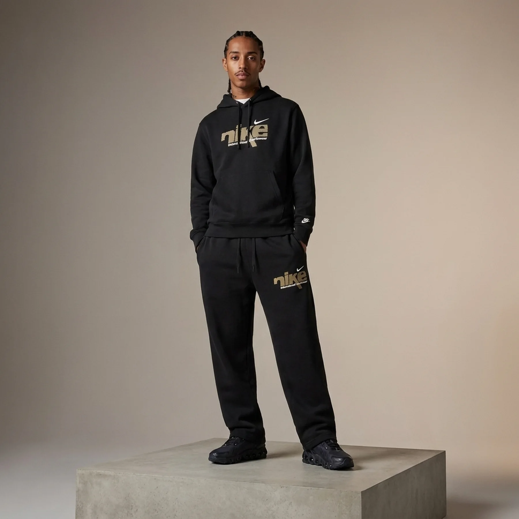 Штани чоловічі Nike Sportswear Club IM8323-010