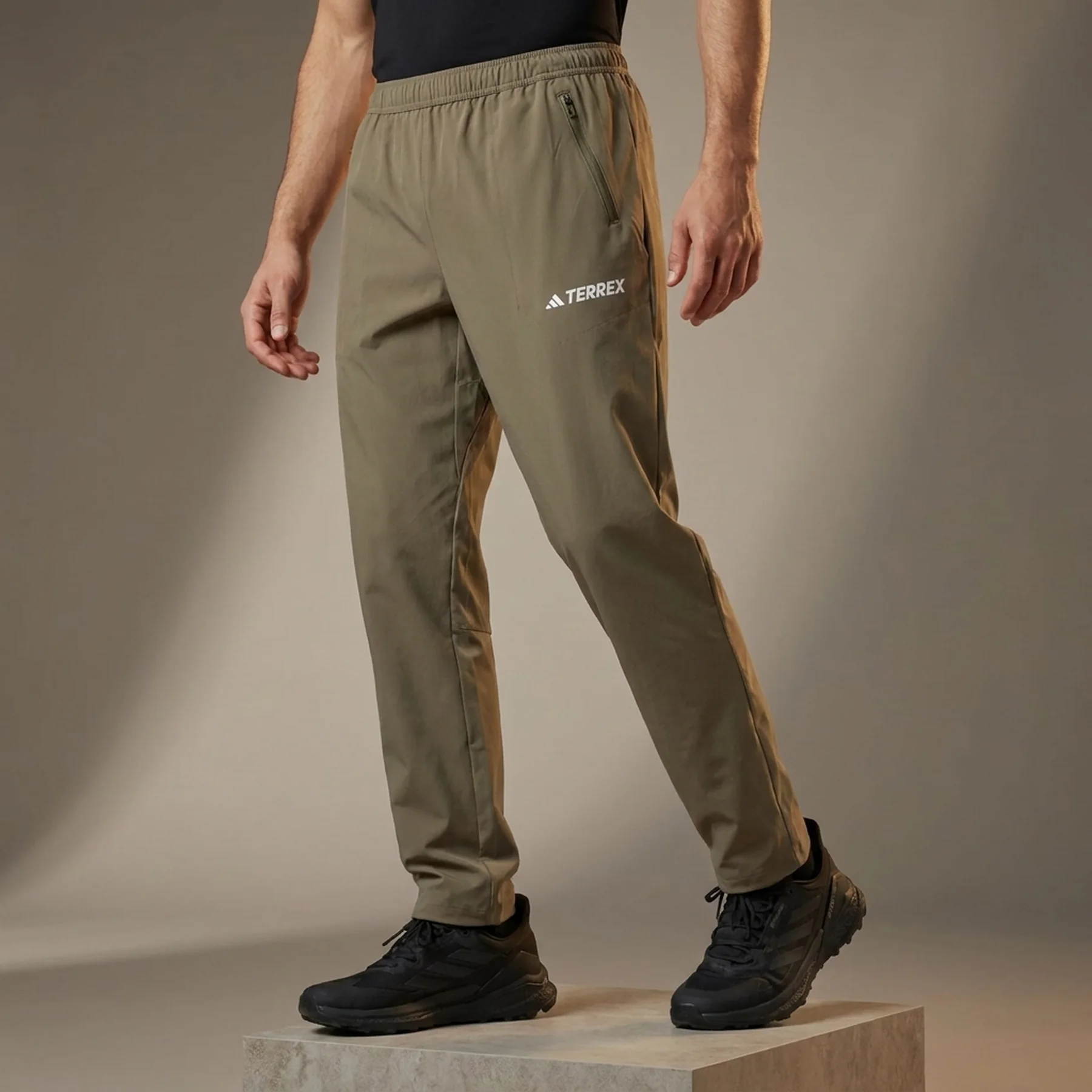 Штани MT ESS PANTS JM3130 Adidas L Хакі
