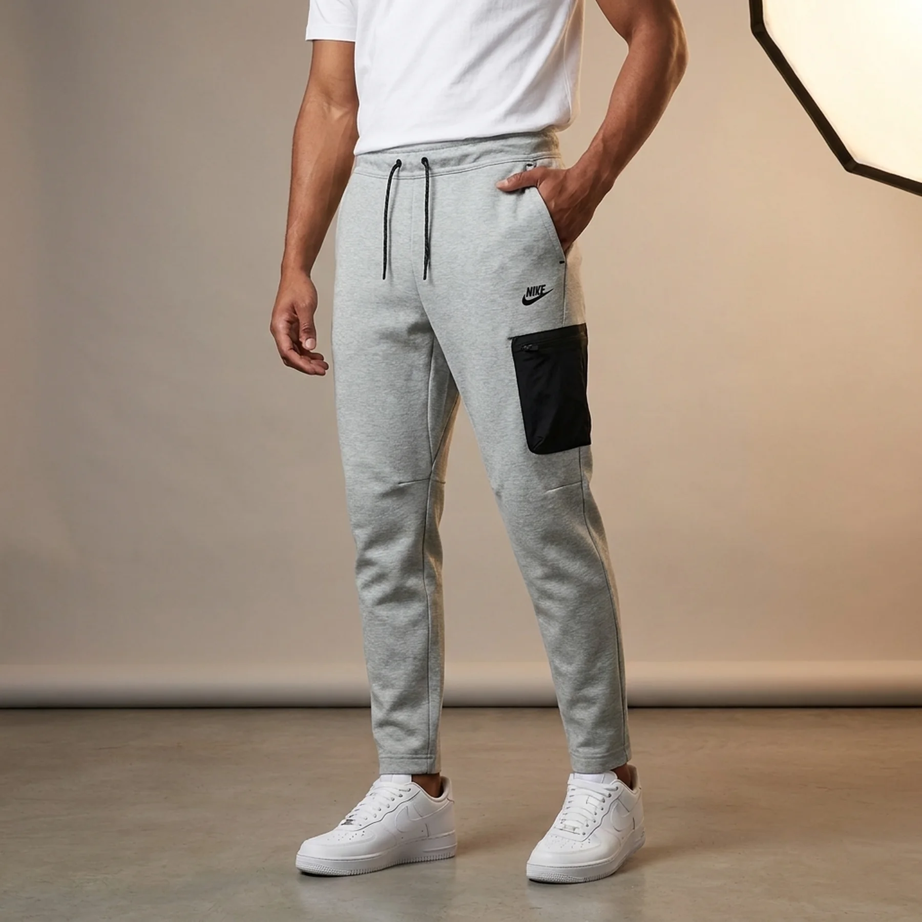 Штани Nike Tech Flc
