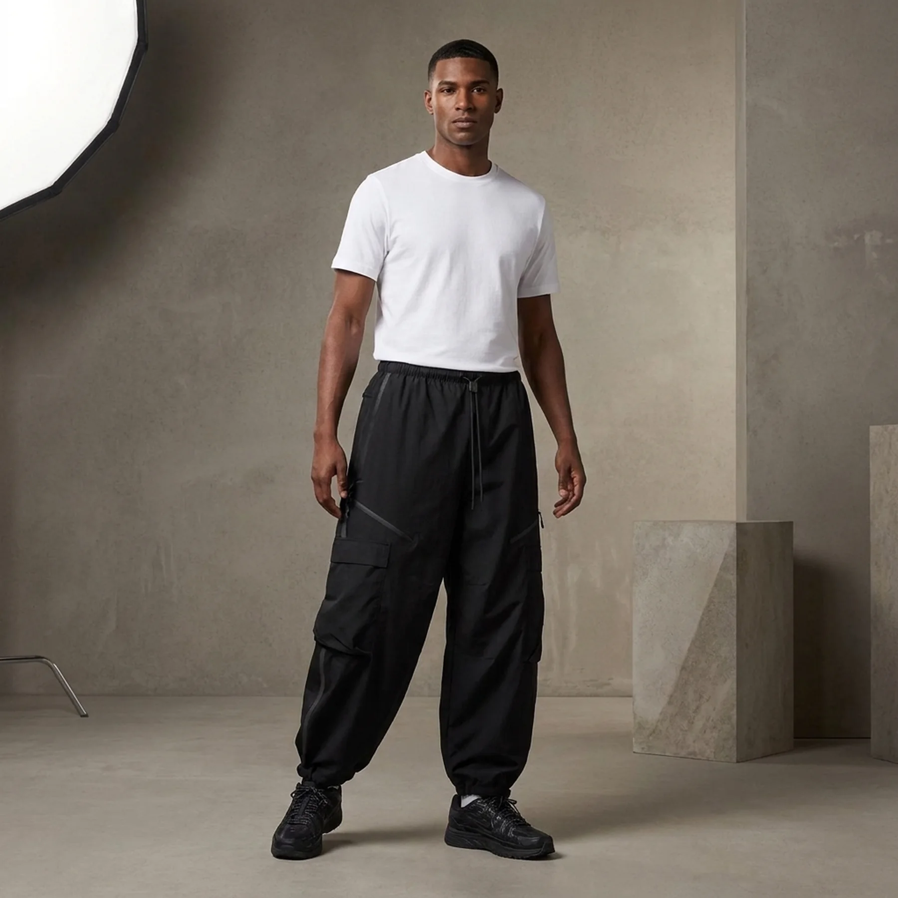 Штани NIKE TECH MEN'S CARGO SNEAKER TROUSERS