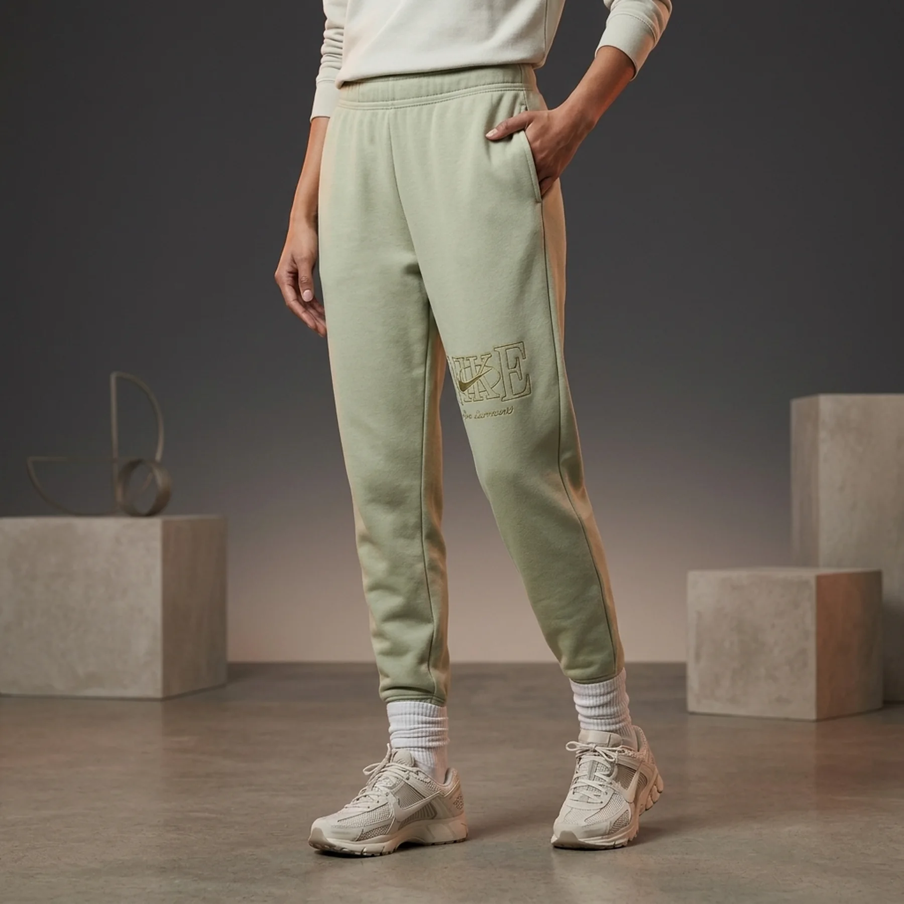Брюки жіночі Nike Green (FV8062-370)
