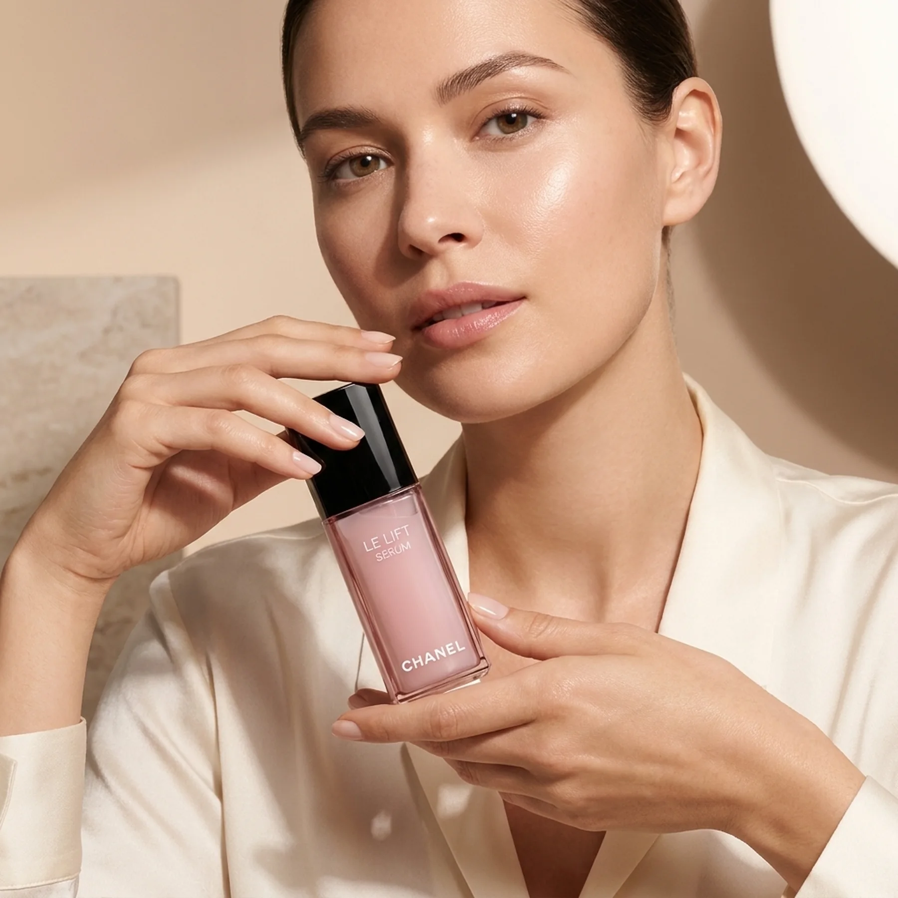 Сыворотка для разглаживания и повышения упругости кожи CHANEL Le Lift Serum 30 мл