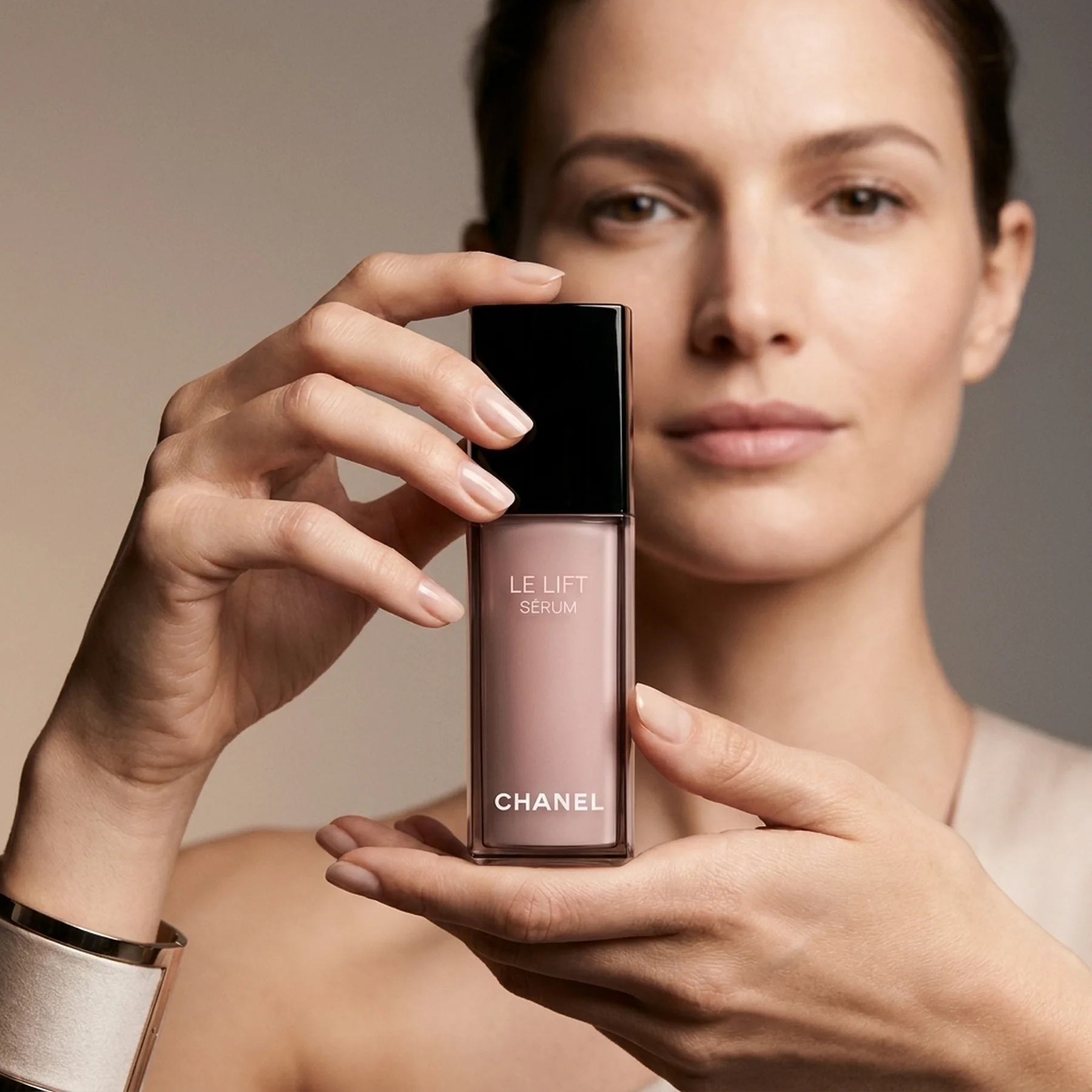 Сыворотка для разглаживания и повышения упругости кожи CHANEL Le Lift Serum 50 мл