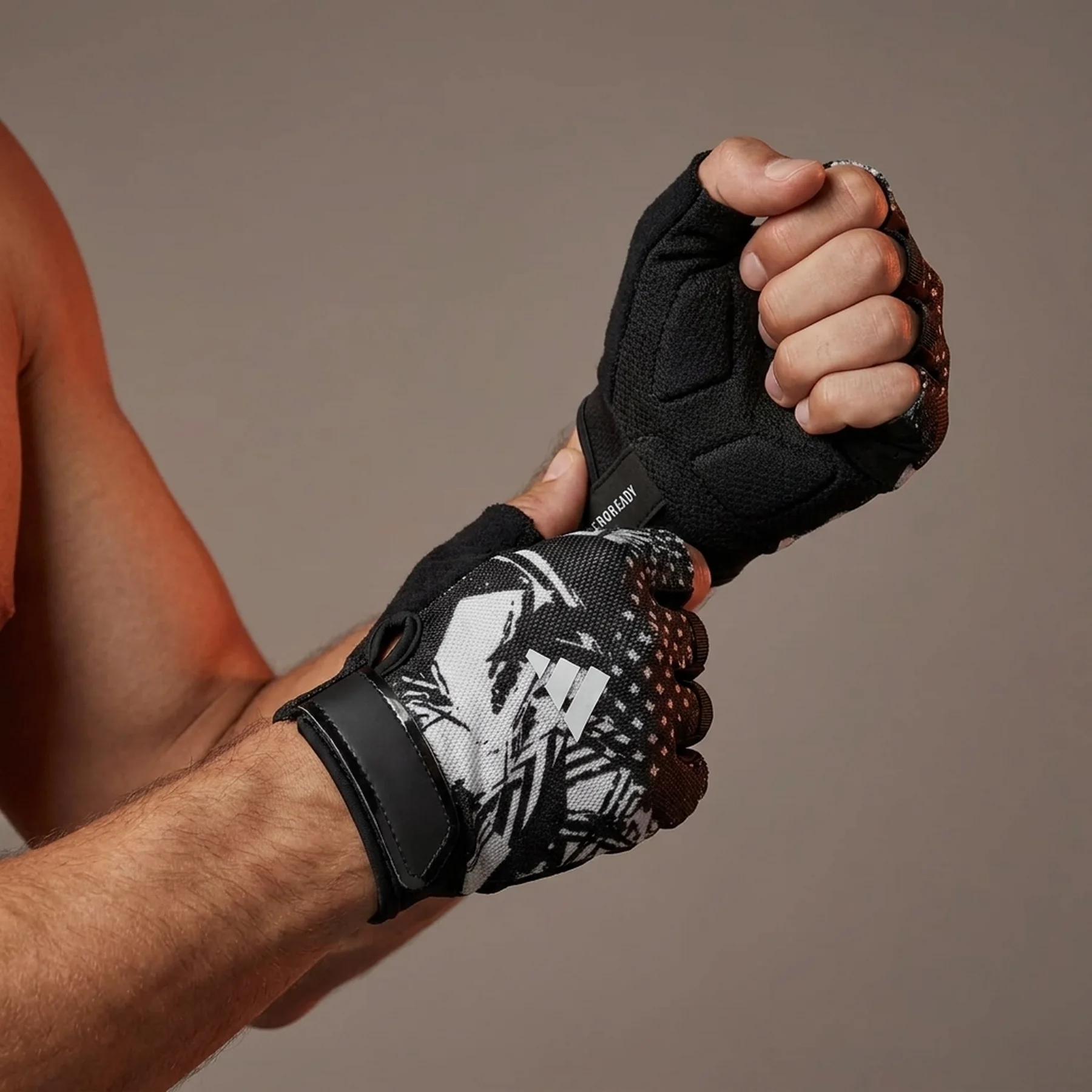 Рукавички для тренінгу Adidas Essential Training Gloves чорний, білий XL (ADGB-15004AB)