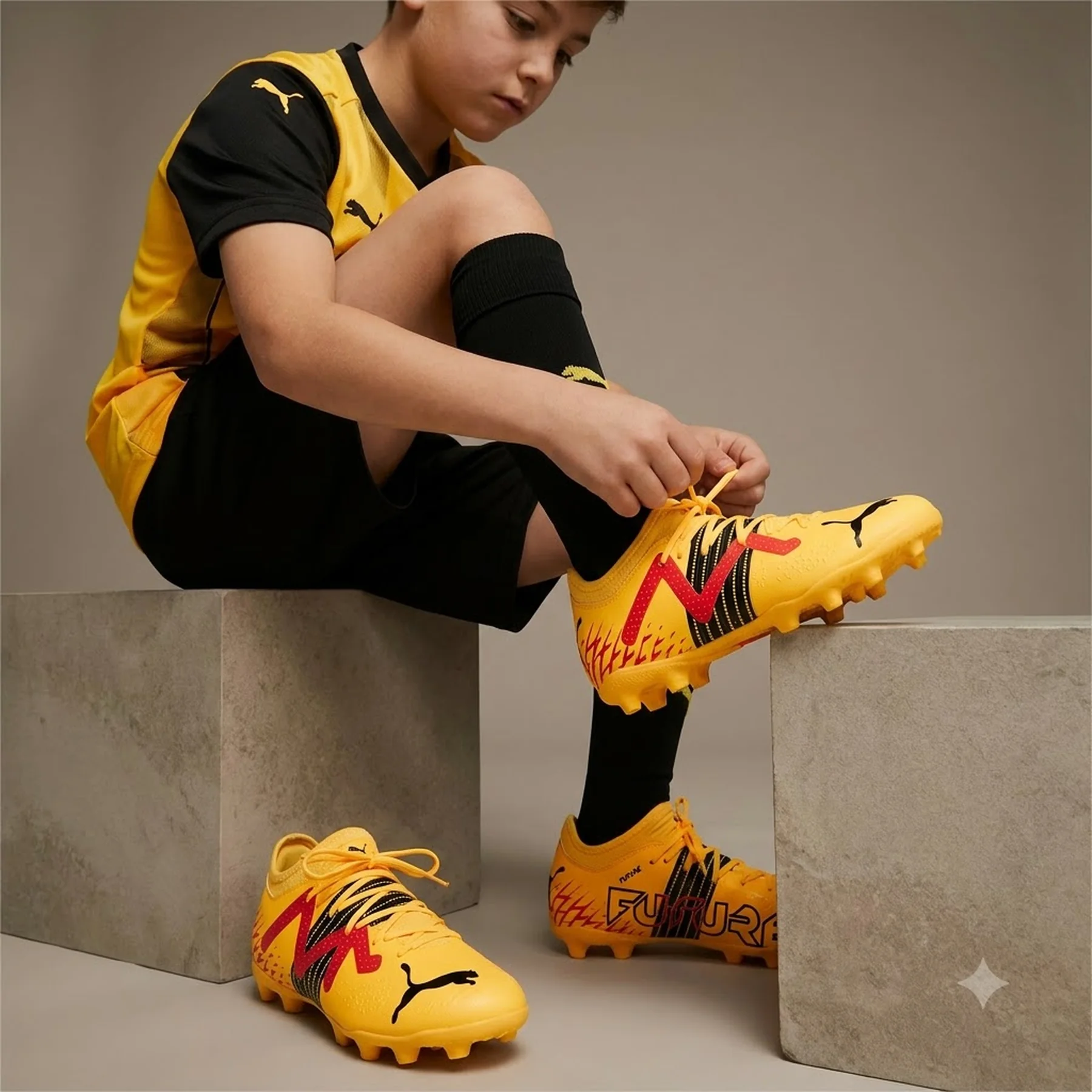 Сороканіжки дитячі Puma Future 8 Play TT 108396_03, розмір 35 (21,5 см)