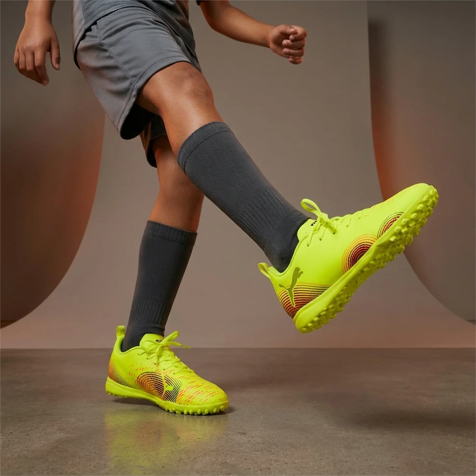 Сороканіжки дитячі Puma Future 8 Play TT 108396_03, розмір 37 (23 см)