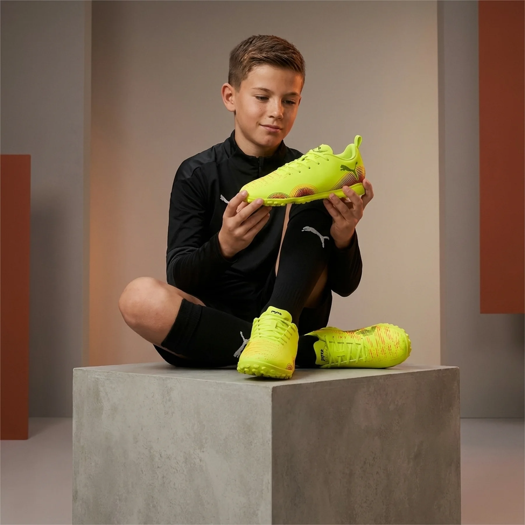 Сороканіжки дитячі Puma Future 8 Play TT 108396_03, розмір 38.5 (24,5 см)