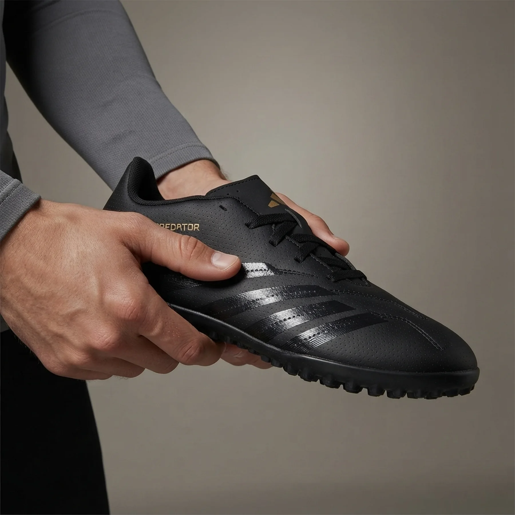 Сороконіжки Adidas Guayos Predator Club IF6397