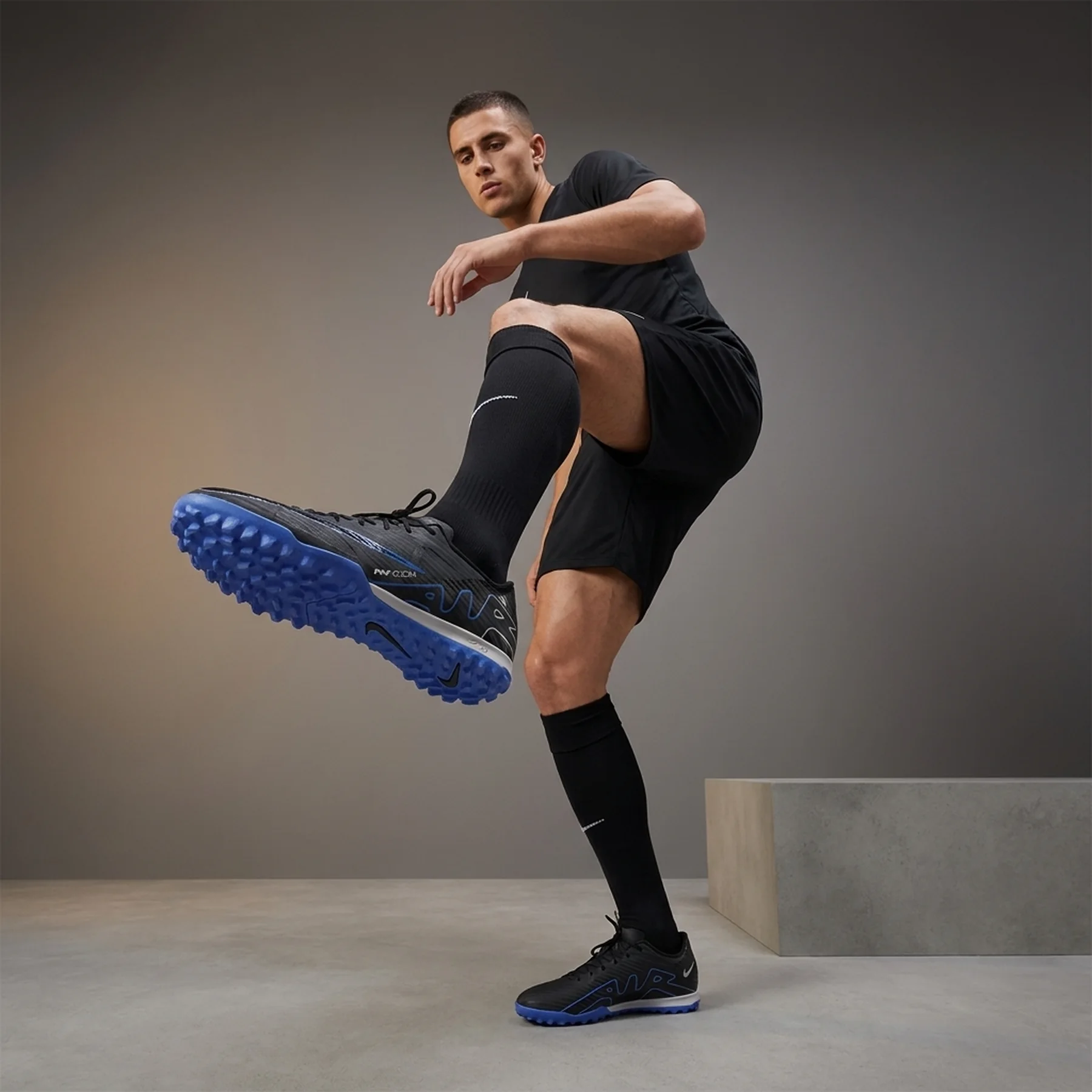Сороконіжки чоловічі Nike Mercurial Vapor 15 Academy Turf Football Shoes (DJ5635-040)