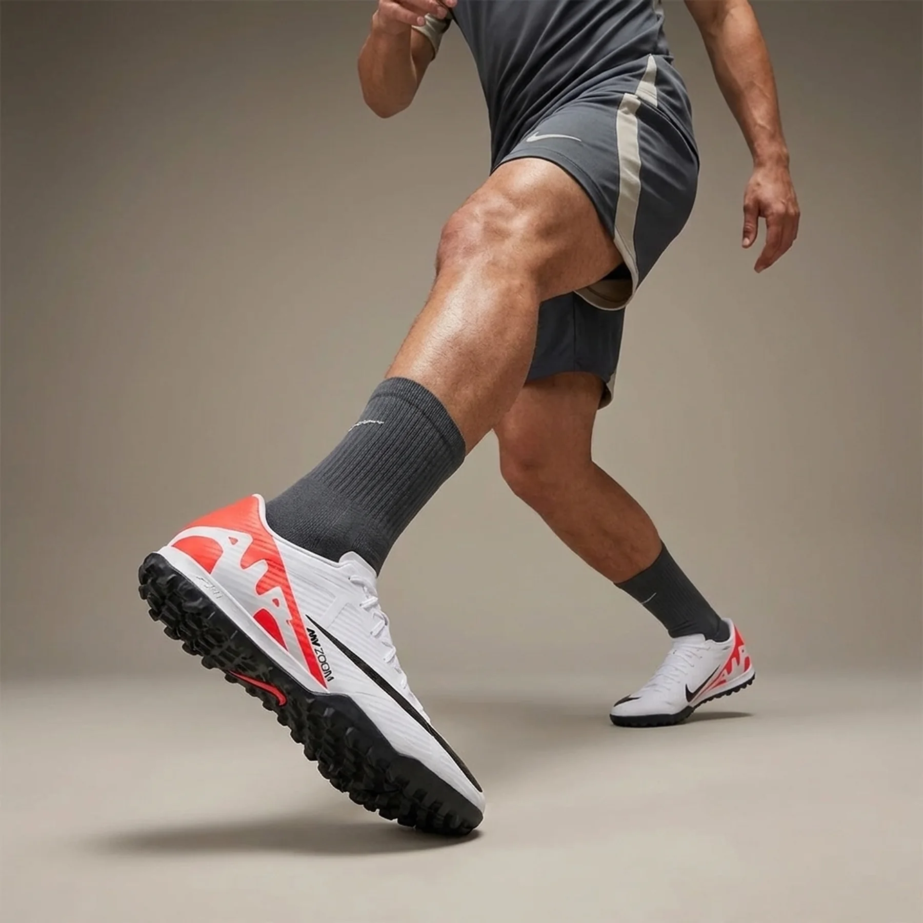 Сороконіжки чоловічі Nike Mercurial Vapor 15 Academy Turf Football Shoes (DJ5635-600)