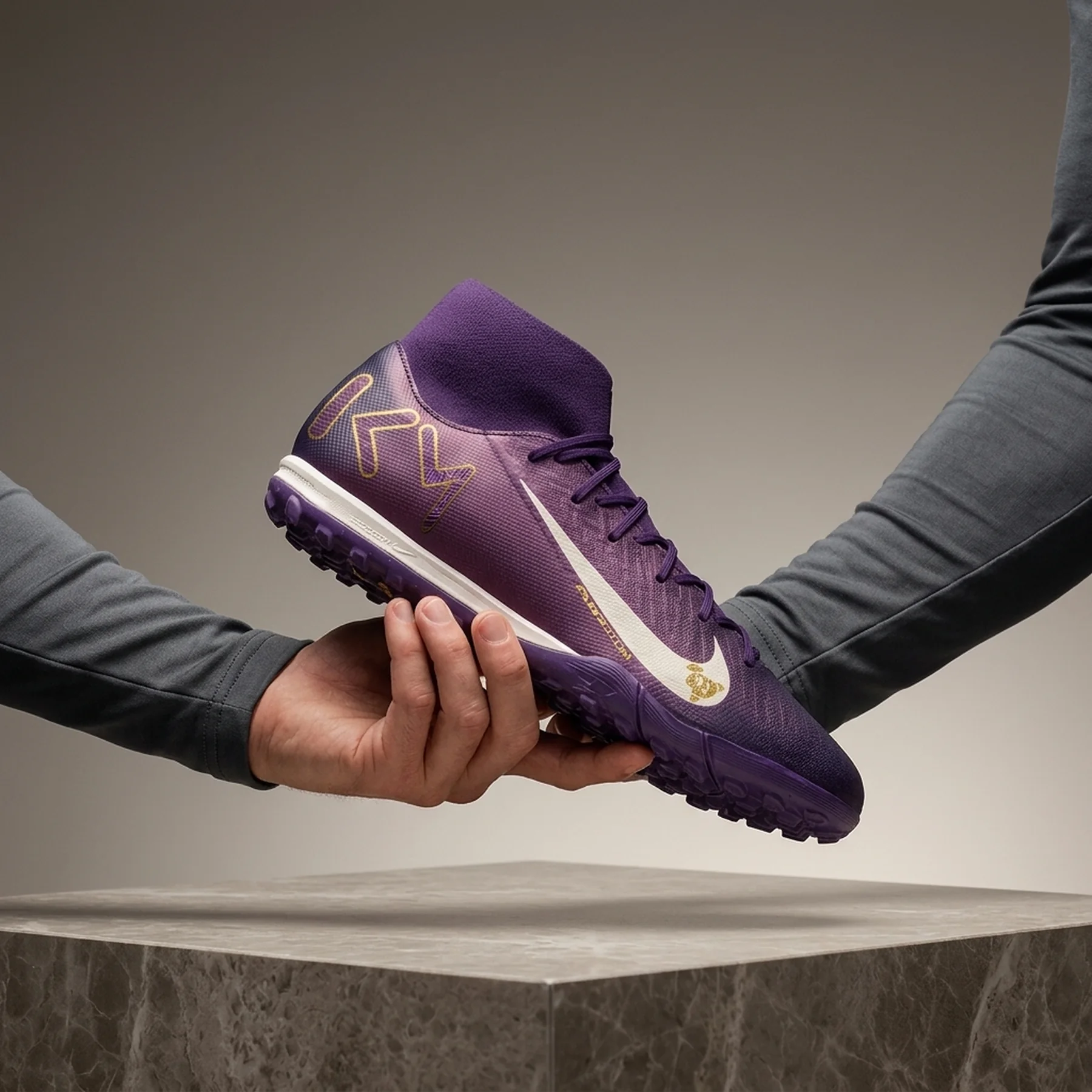 Сороконіжки чоловічі Nike Zoom Superfly 10 Academy Km (FQ8333-500)