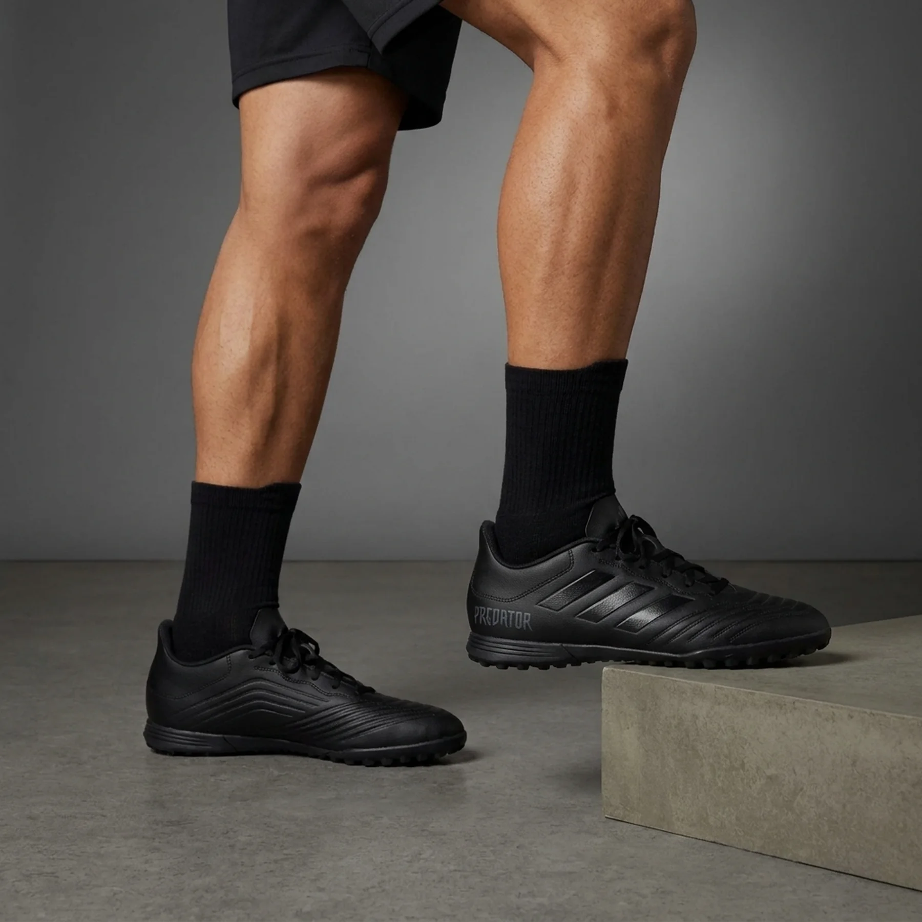 Сороконіжки Adidas PREDATOR CLUB TF