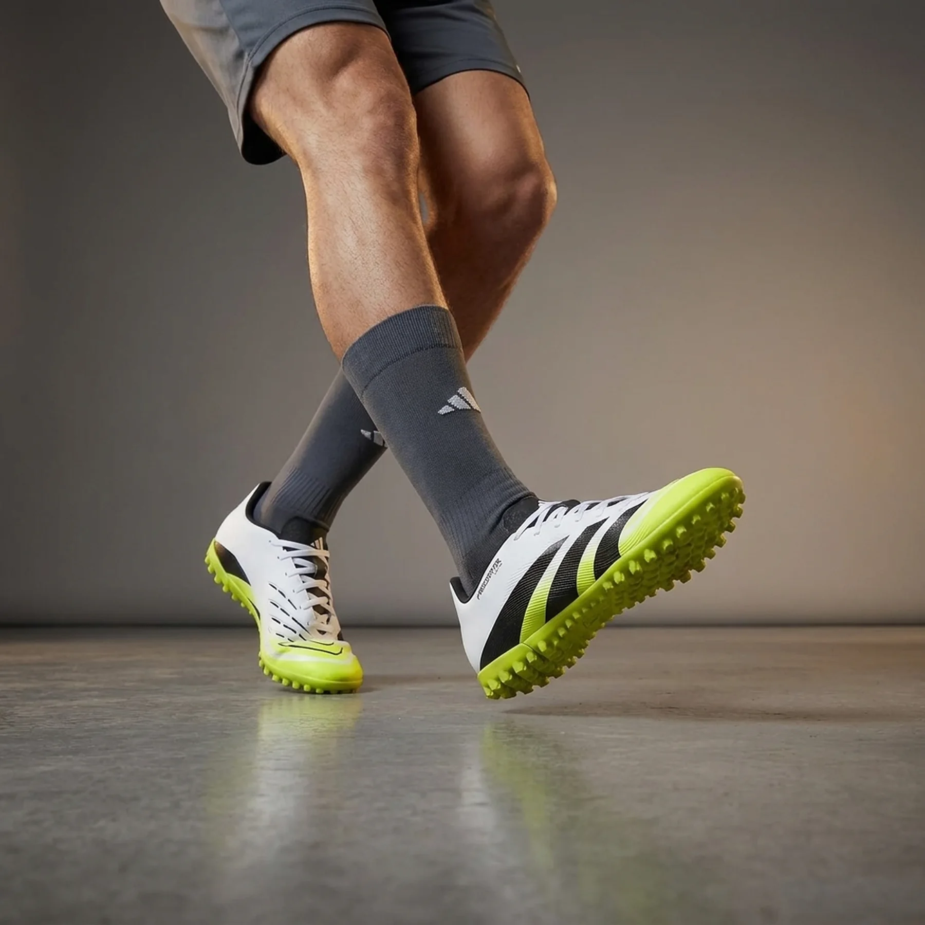 Сороконіжки Adidas PREDATOR CLUB TF