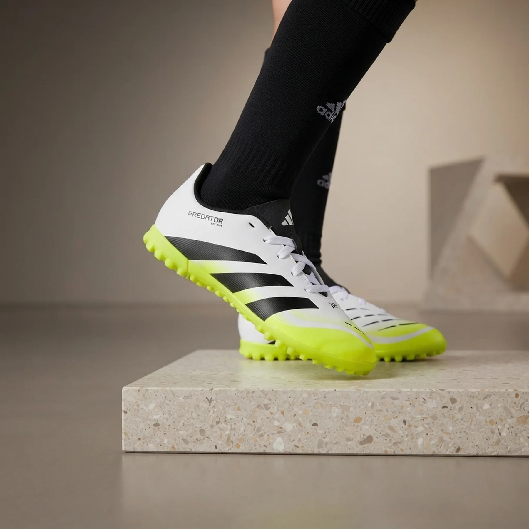 Сороконіжки дитячі Adidas Predator Club White (JH8862)