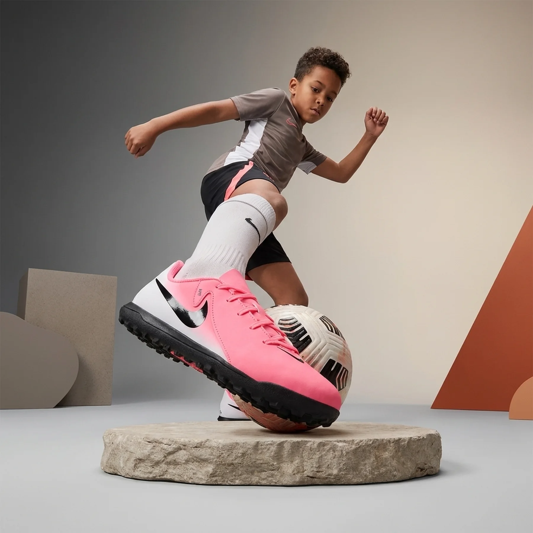 Сороконіжки дитячі Nike Jr Phantom Gx Ii Club (FJ2604-600)