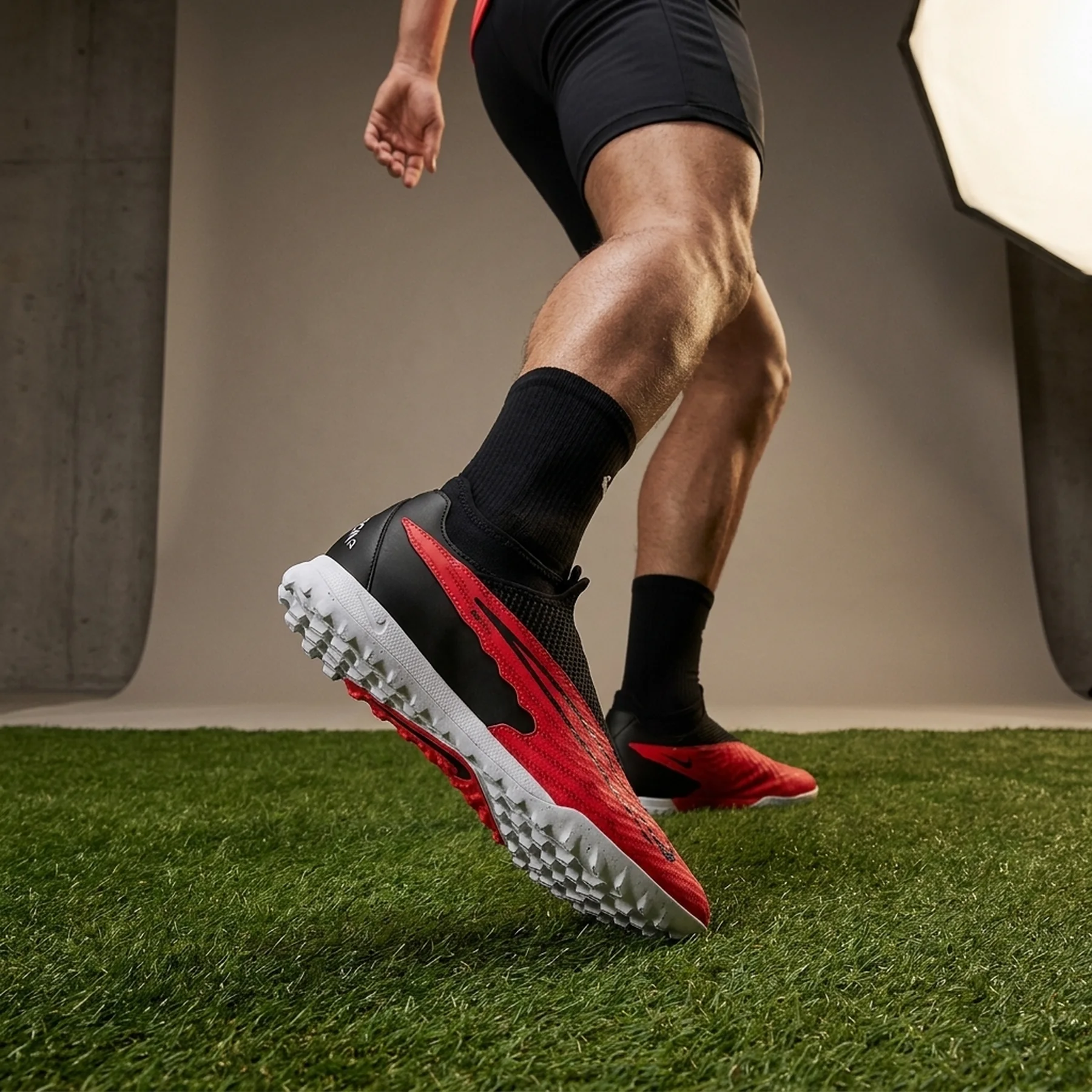 Сороконіжкі Nike Phantom GX Academy DF TF