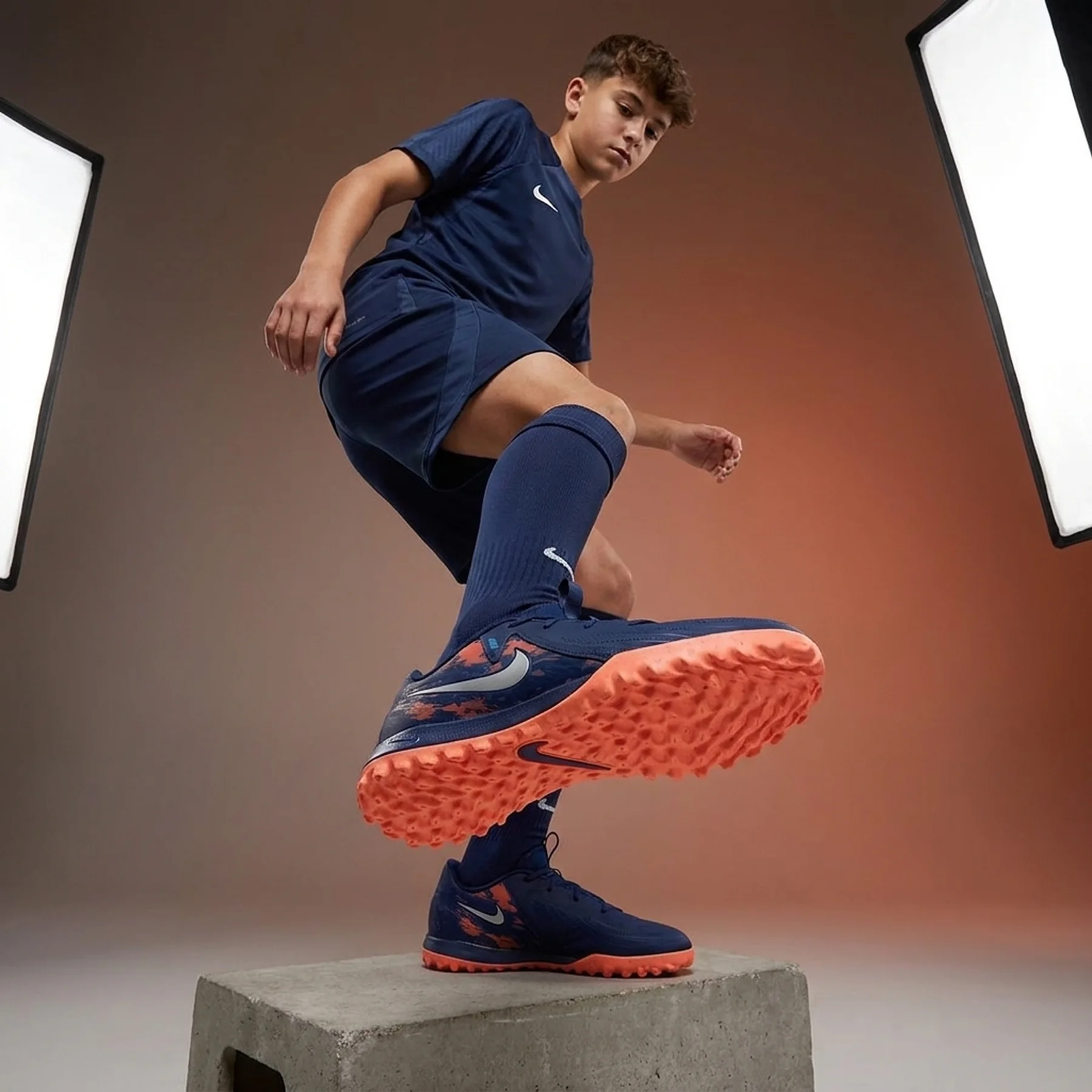 Сороконіжки підліткові Nike Jr. Phantom Gx 2 Academy (HF1608-400)