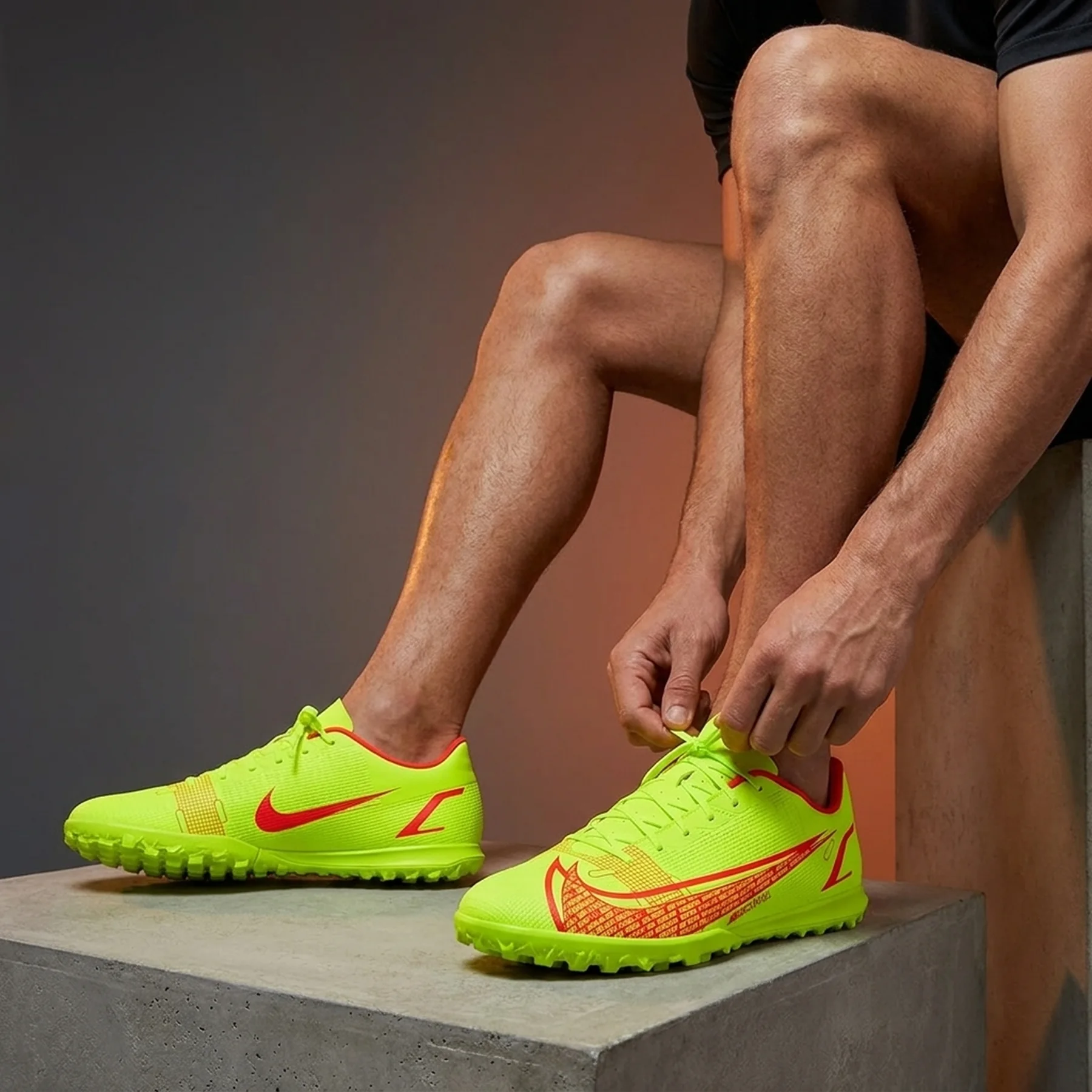 Сороконіжки унісекс Nike Mercurial Vapor 14 Club Tf (CV0985-760)
