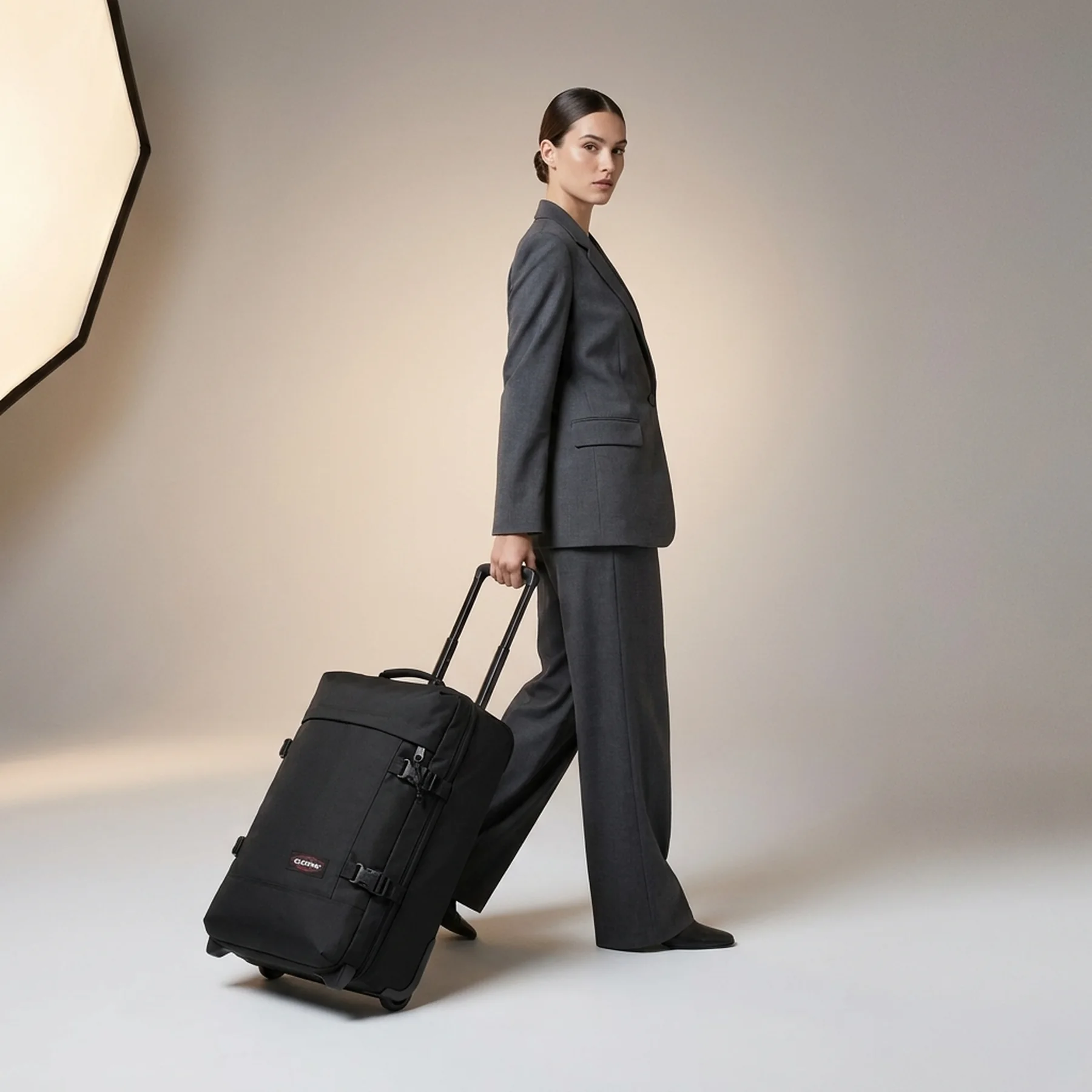 Валіза EASTPAK TRANVERZ S Black
