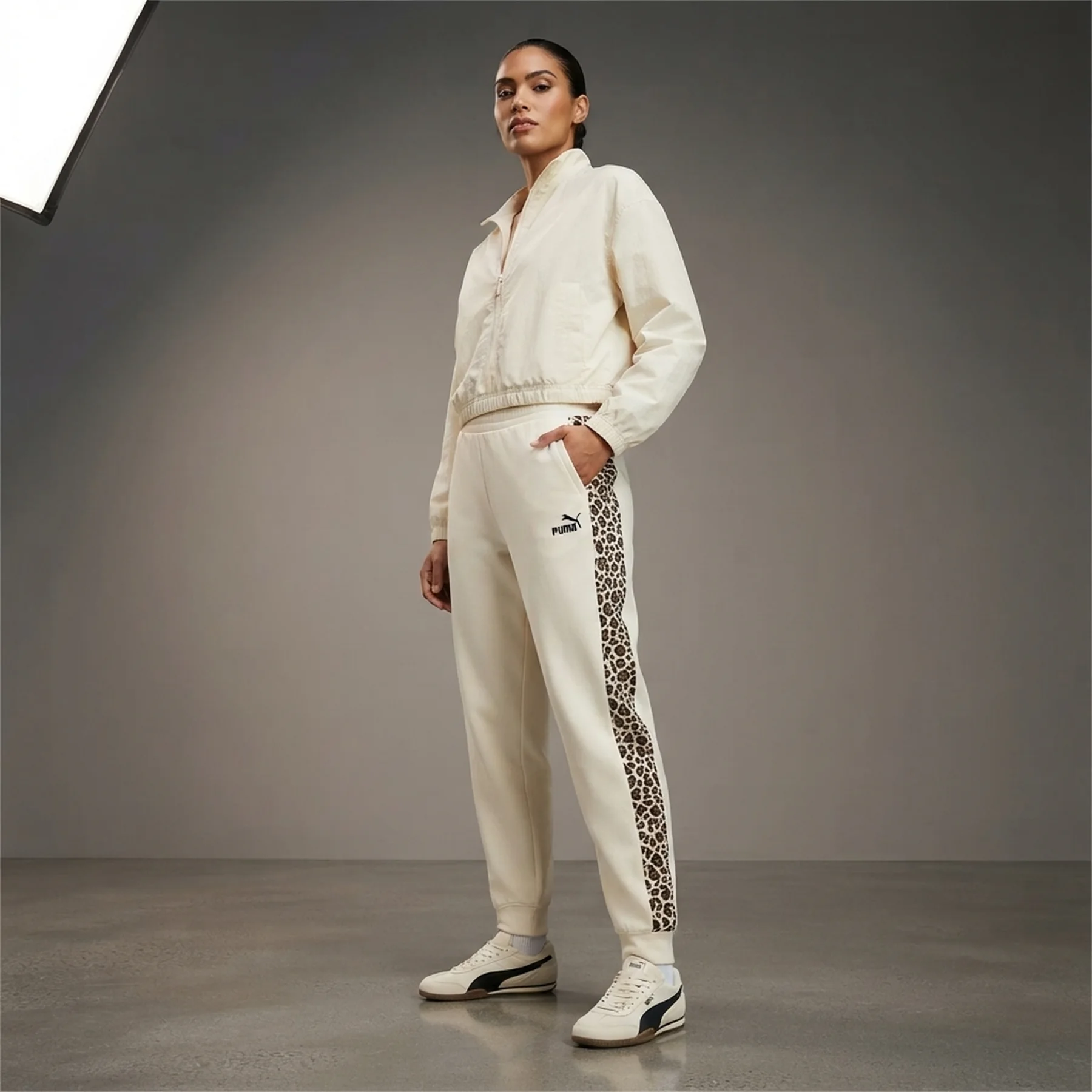 Спортивні штани ESS GRAPHIC Animal Pants 68808687 Puma L Кремовий