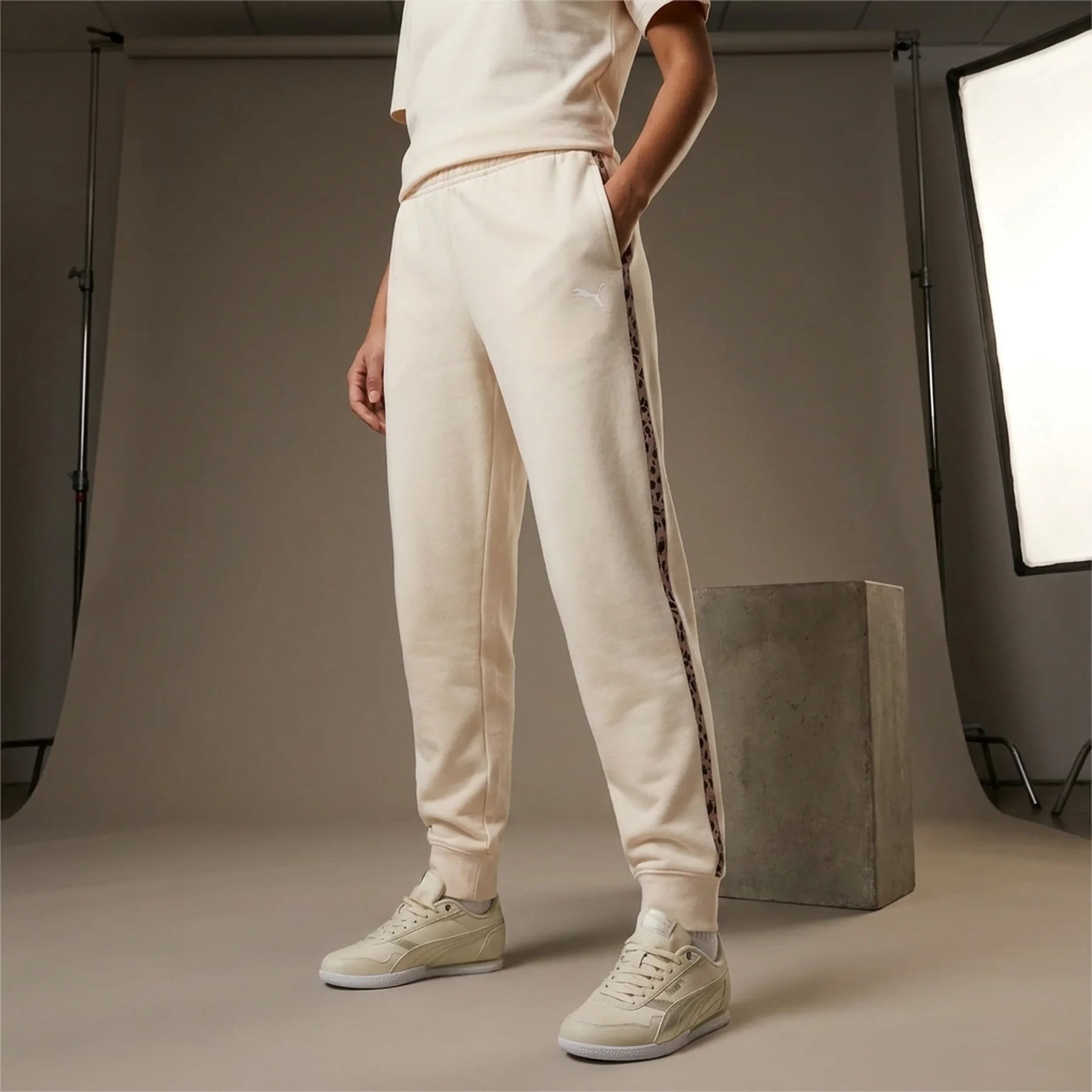 Спортивні штани ESS GRAPHIC Animal Pants 69246487 Puma M Білий
