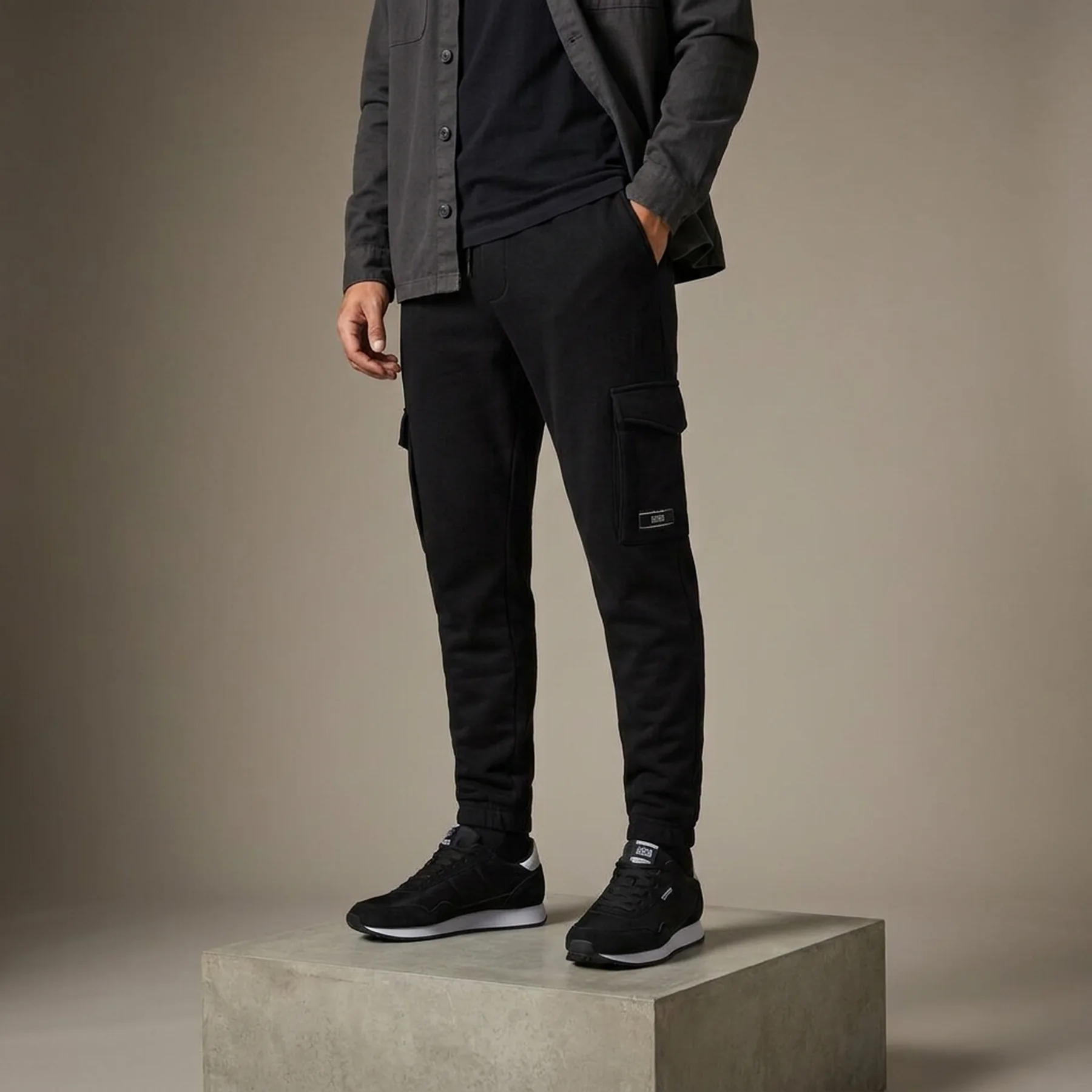 Спортивні штани JPSTGORDON JJCLASSIC SWEAT PANT VG NOOS 12195583-Black Jack & Jones S Чорний