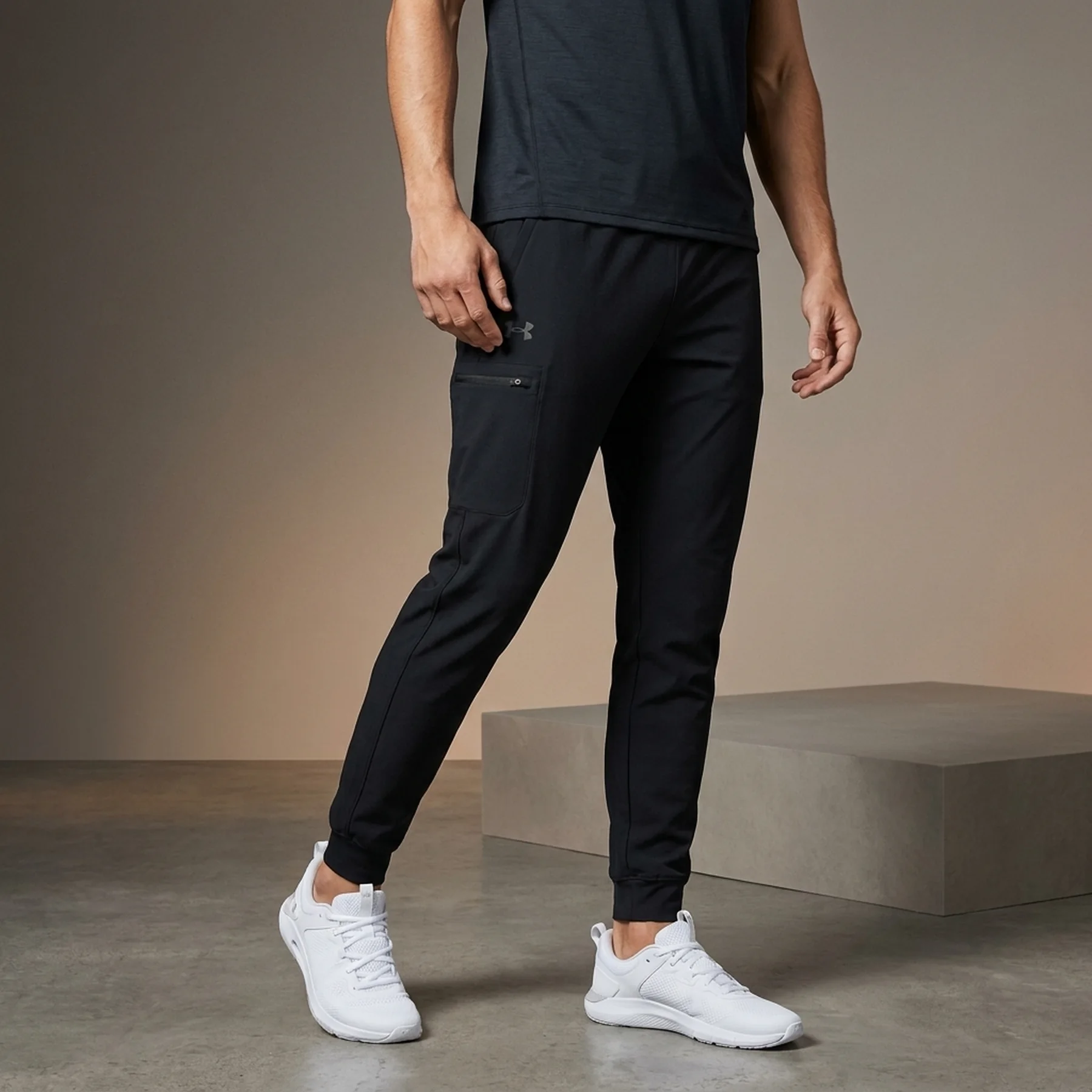 Спортивні штани UA Unstoppable Joggers 1388823-001 Under Armour M Чорний