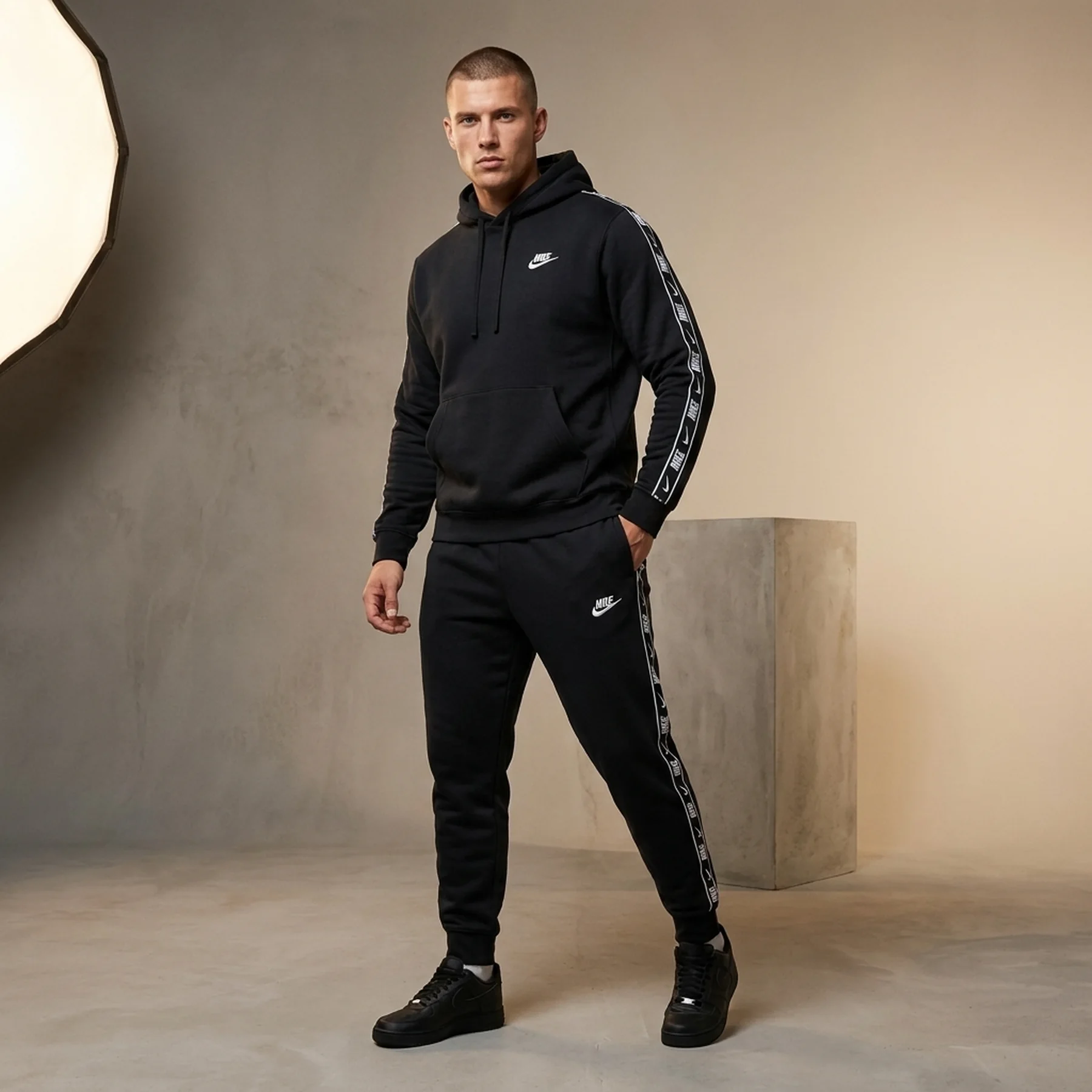 Спортивний костюм чоловічий Nike Club Fleece Gx Hd Track Suit (FB7296-010)