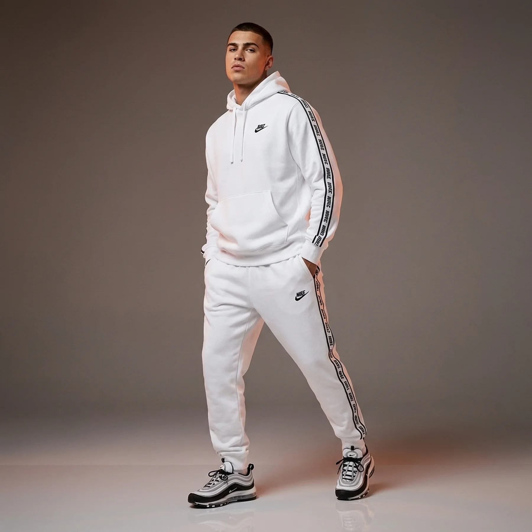 Спортивний костюм чоловічий Nike Club Fleece Mens Graphic Hooded Track Suit (FB7296-100)