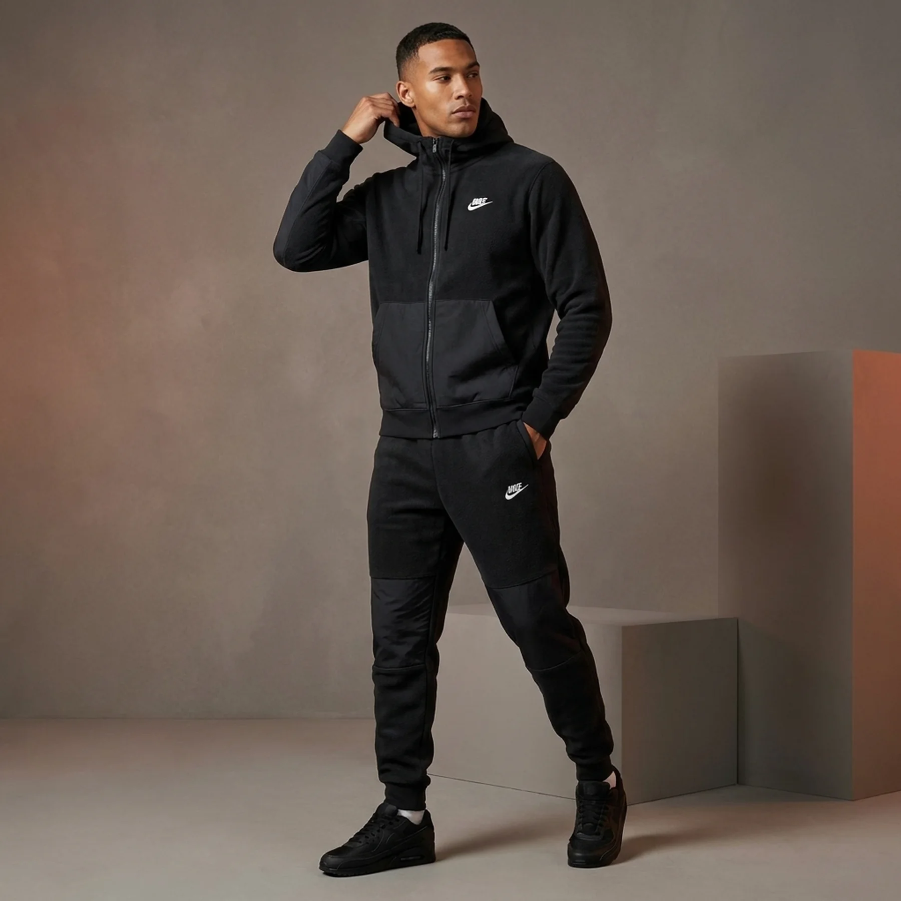 Спортивний костюм чоловічий Nike M Club Ssnl Winterized (FZ0660-010_FZ0899-010)