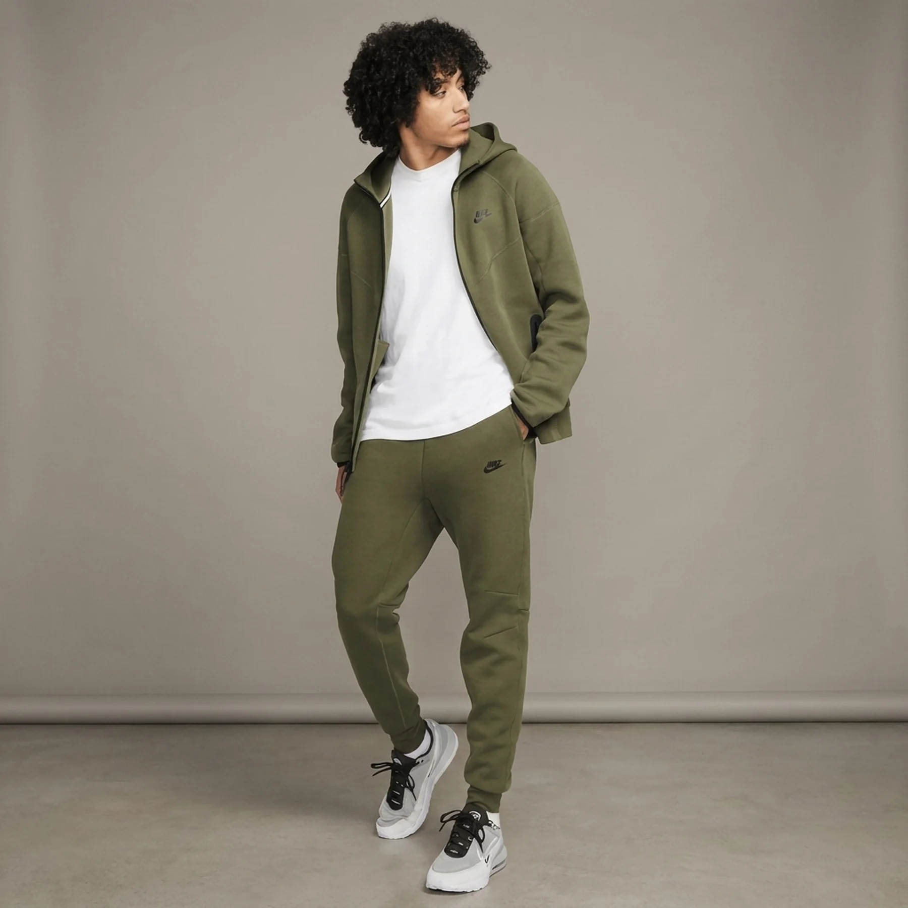 Спортивний костюм чоловічий Nike Sportswear Tech Fleece Tracksuit Green (FB7921-222__FB8002-222)