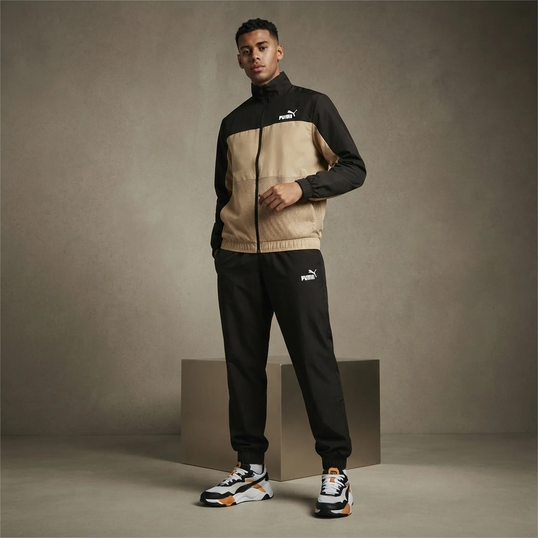 Спортивний костюм чоловічий Puma Woven Tracksuit Beige/Black (678887-83)