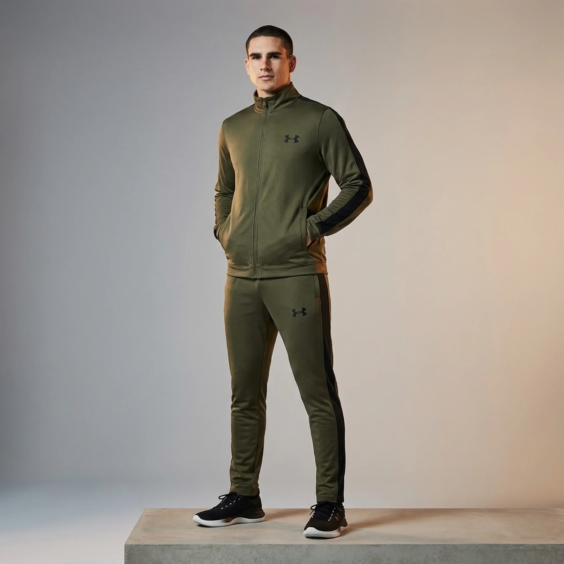 Спортивний костюм чоловічий Under Armour Emea Track Olive (1357139-390)