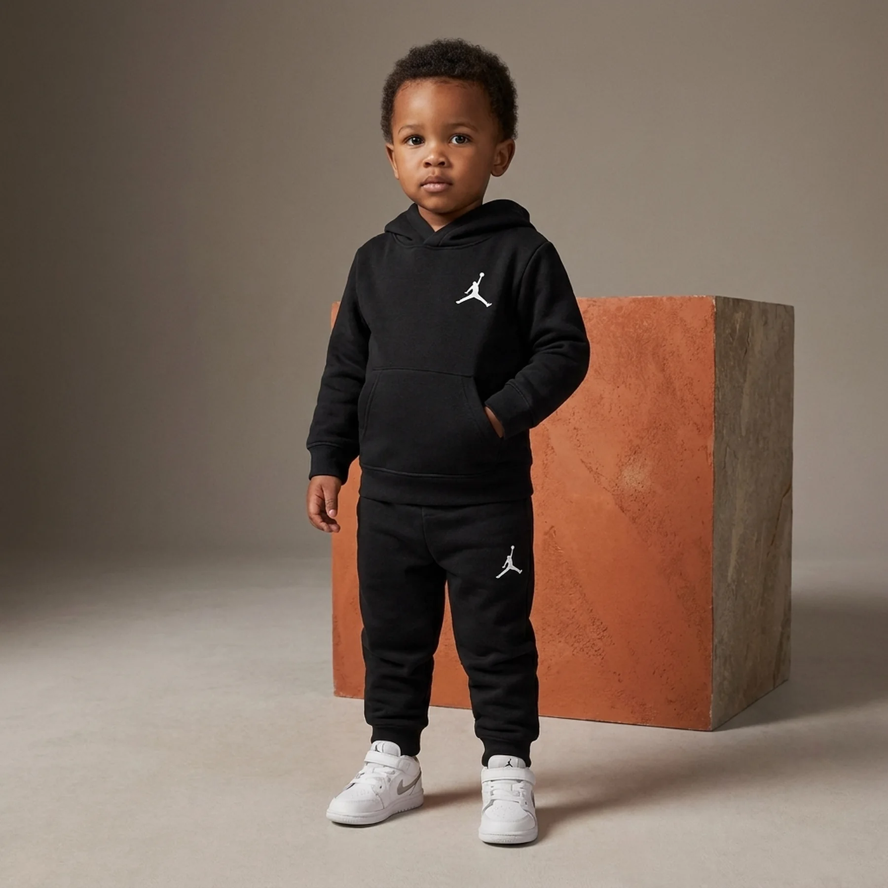 Спортивний костюм дитячий Jordan Kids' Toddler Essentials Fleece Hoodie And Jogger Pants Set (75B009-023)