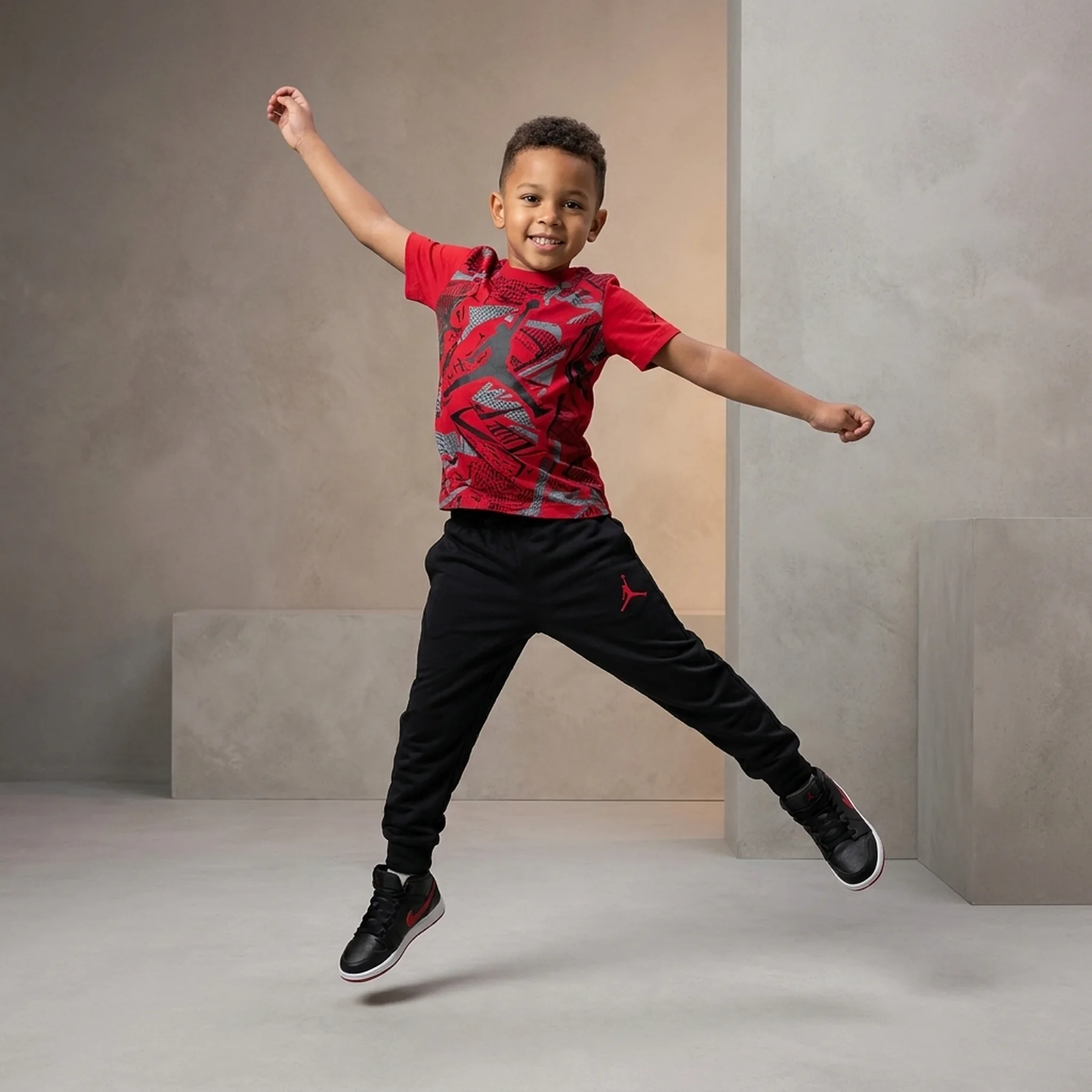 Спортивний костюм дитячий Jordan Set Black/Red (85A961-023)