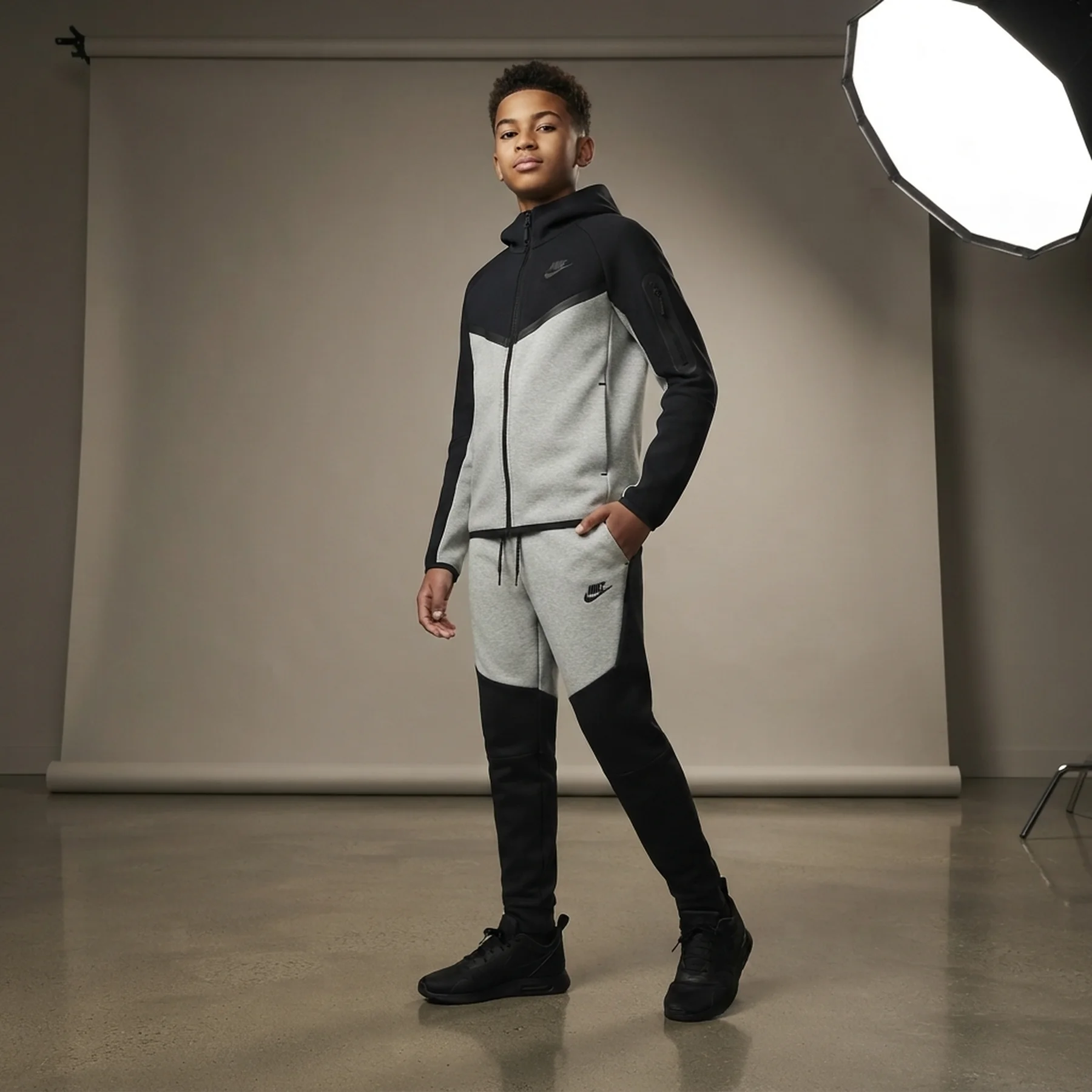 Спортивний костюм дитячий Nike Sportswear Tech Fleece Black/Grey (HV5867-064__HV5869-012)
