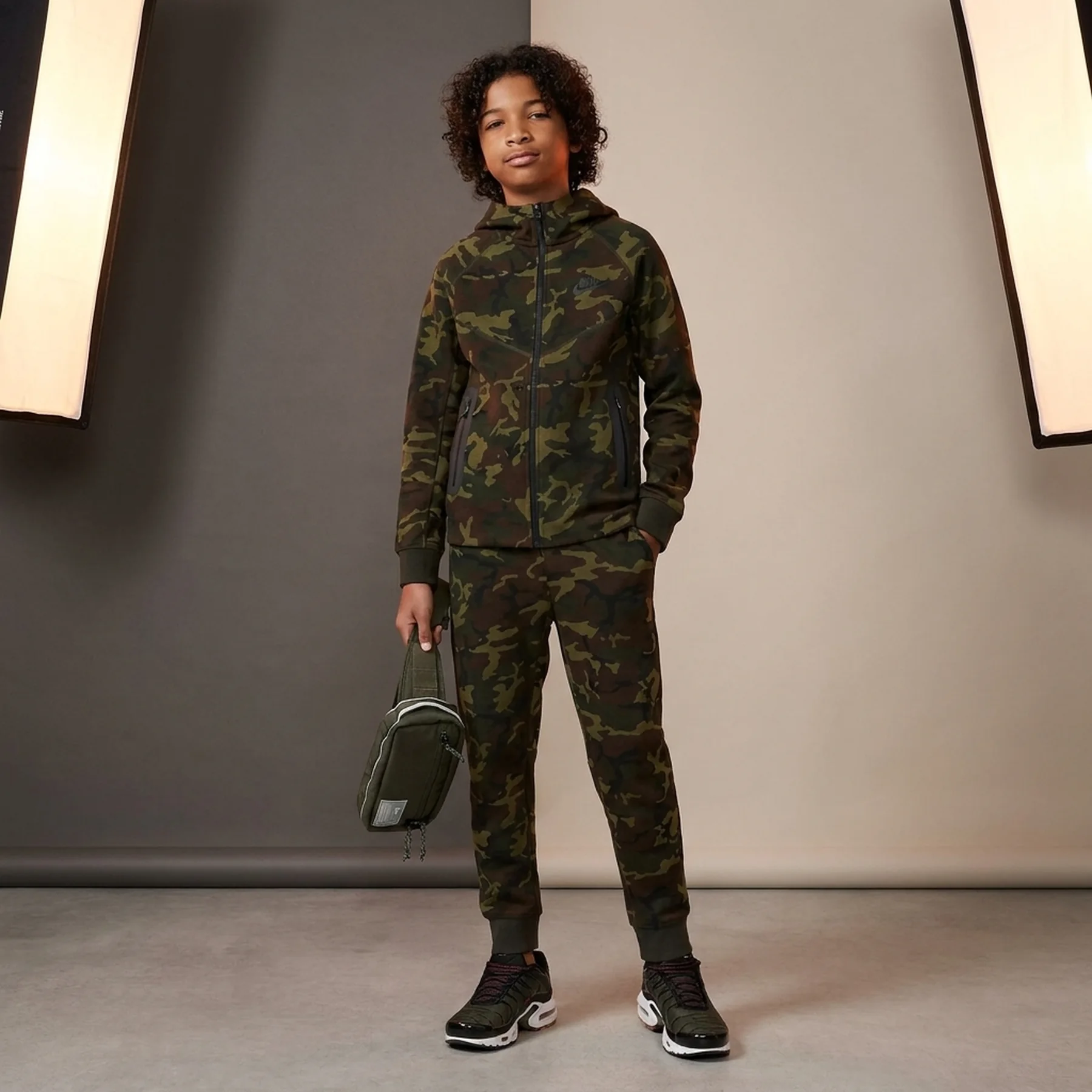 Спортивний костюм дитячий Nike Sportswear Tech Fleece Camo/Green (FN9118-010__FN9120-010)