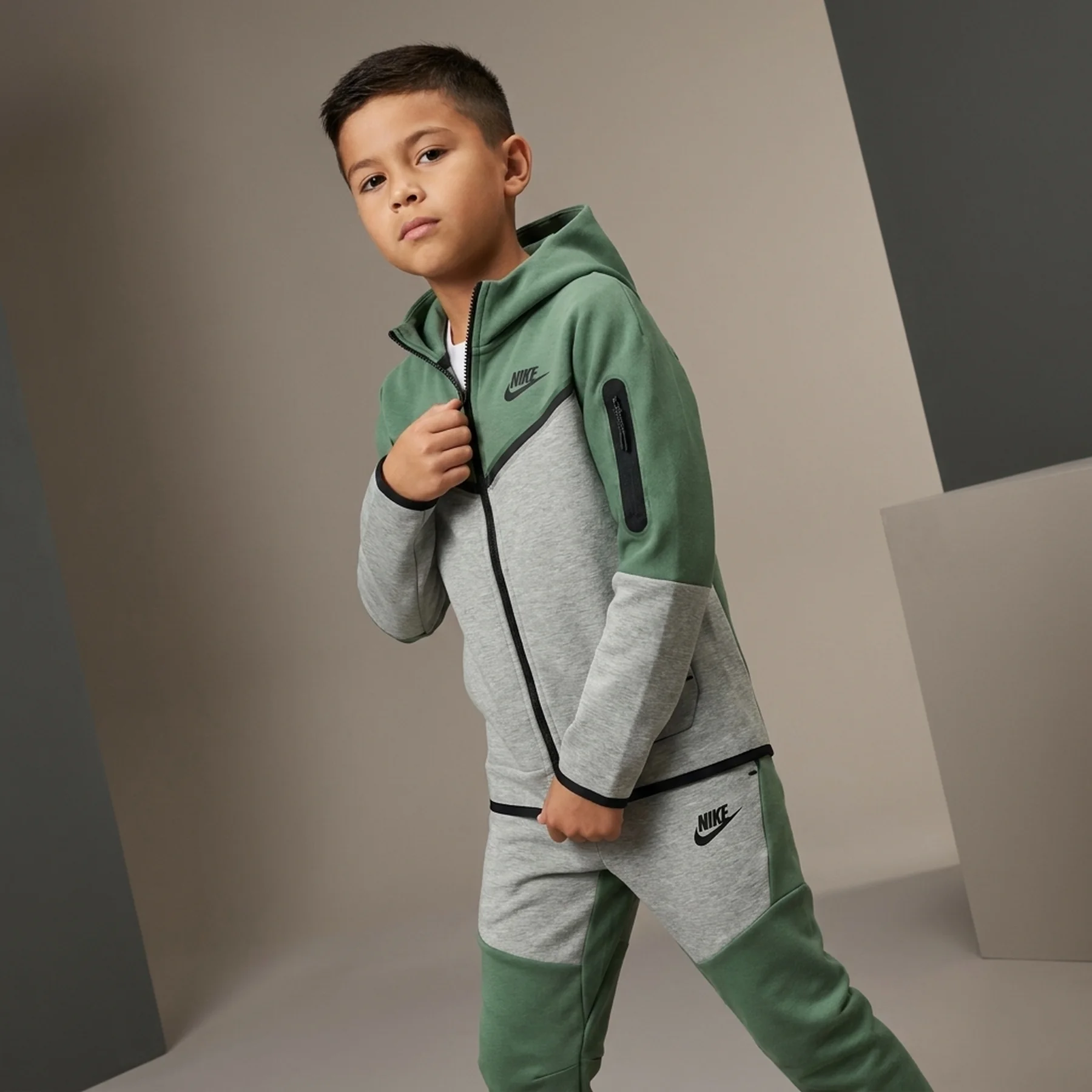 Спортивний костюм дитячий Nike Sportswear Tech Fleece Green/Grey (HV5867-054__HV5869-054)