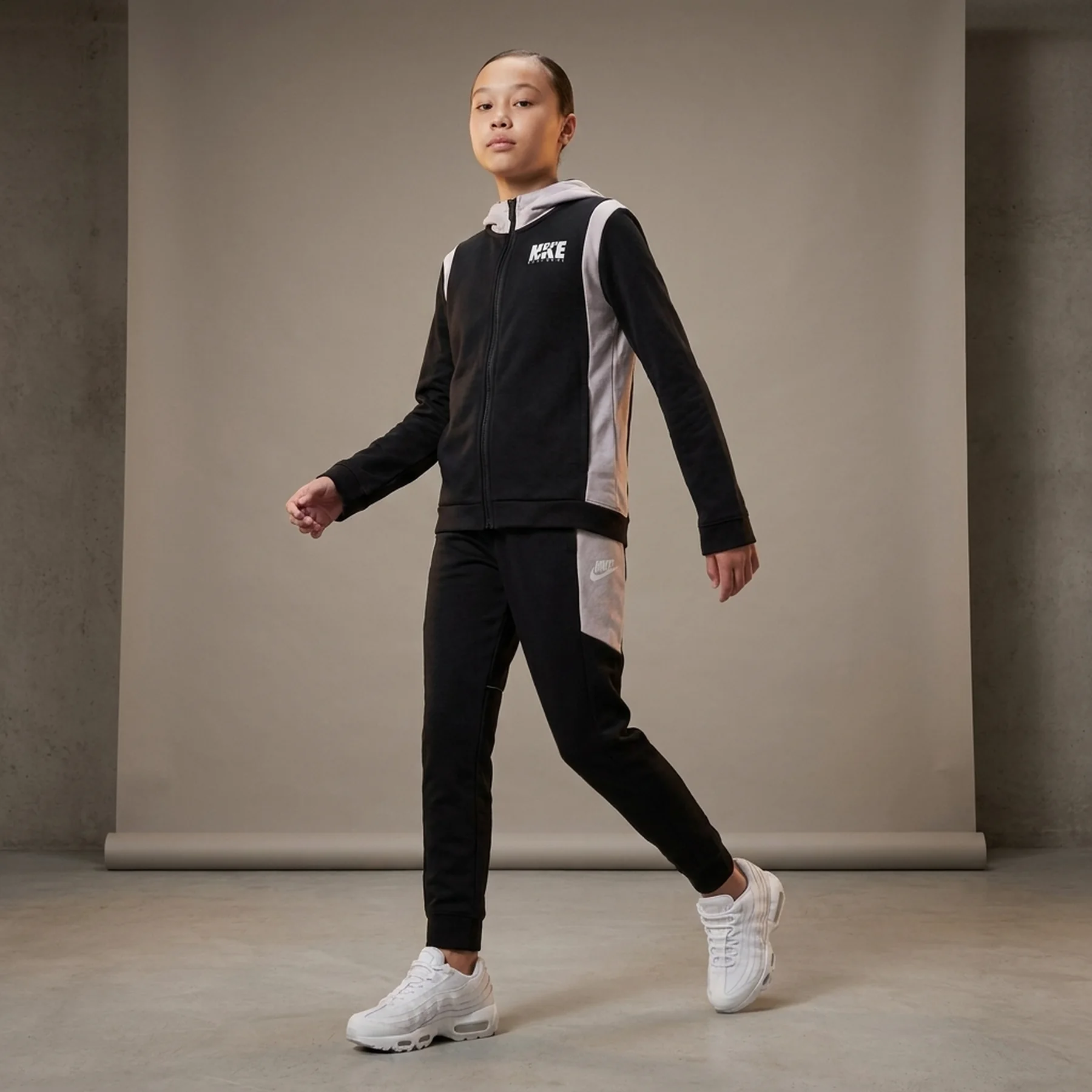 Спортивний костюм підлітковий Nike U Nsw Poly Wvn Ovly Tracksuit (DD8567-013)