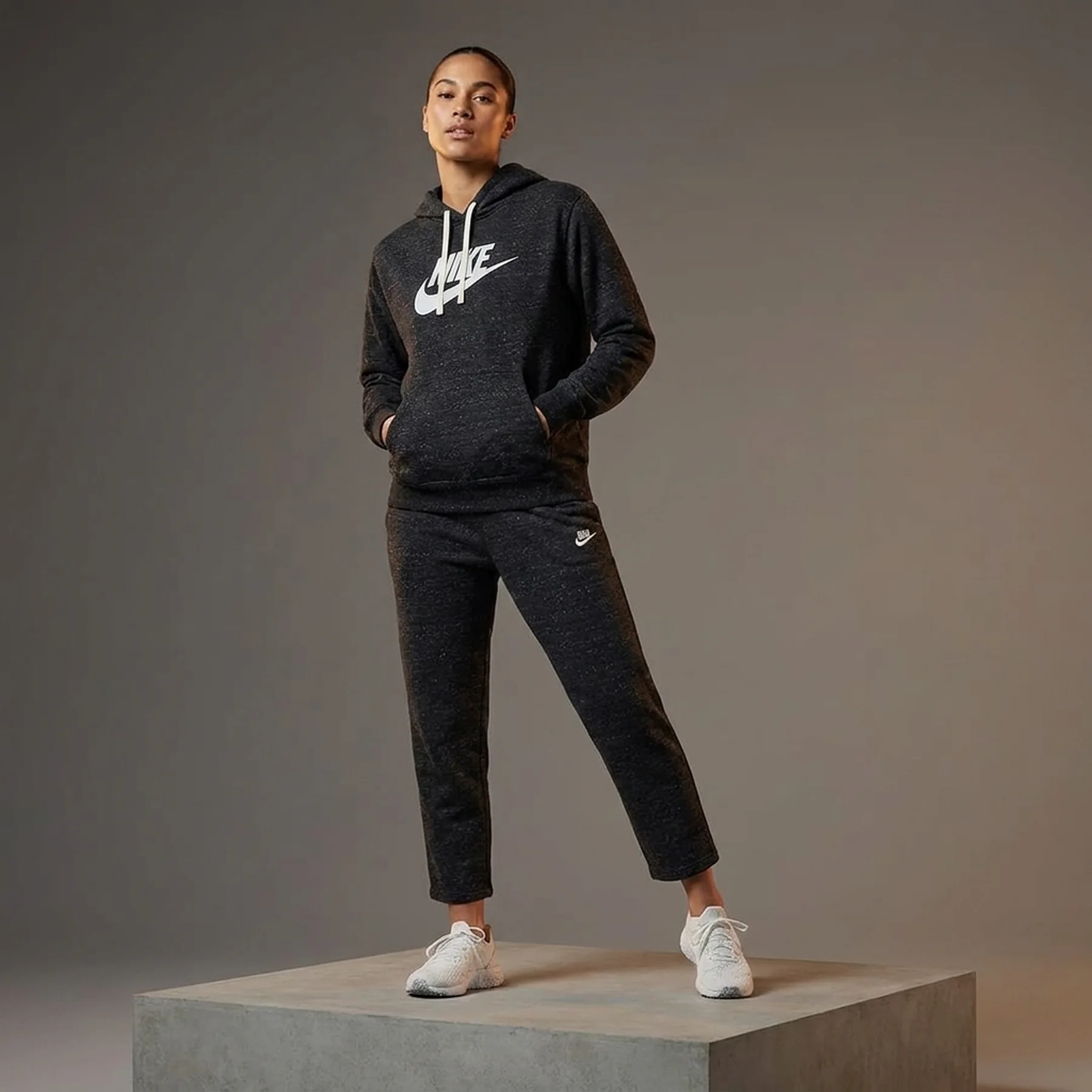 Спортивний костюм жіночий Nike Nsw Gym Vntg Gfx Black (DM6388-010__DM6390-010)