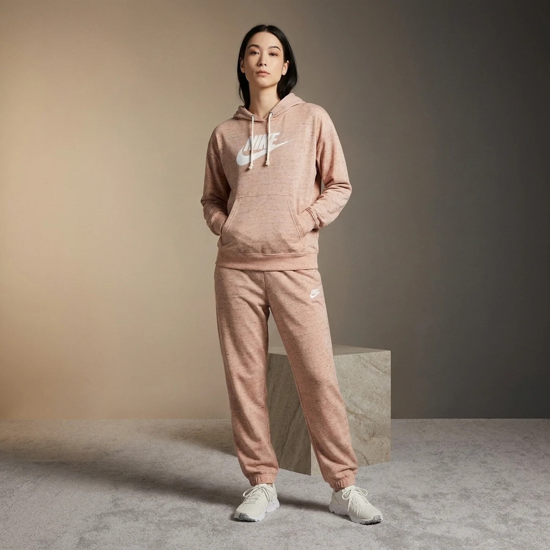 Спортивний костюм жіночий Nike Sportswear Gym Vintage Peach (DM6388-609__DM6390-609)