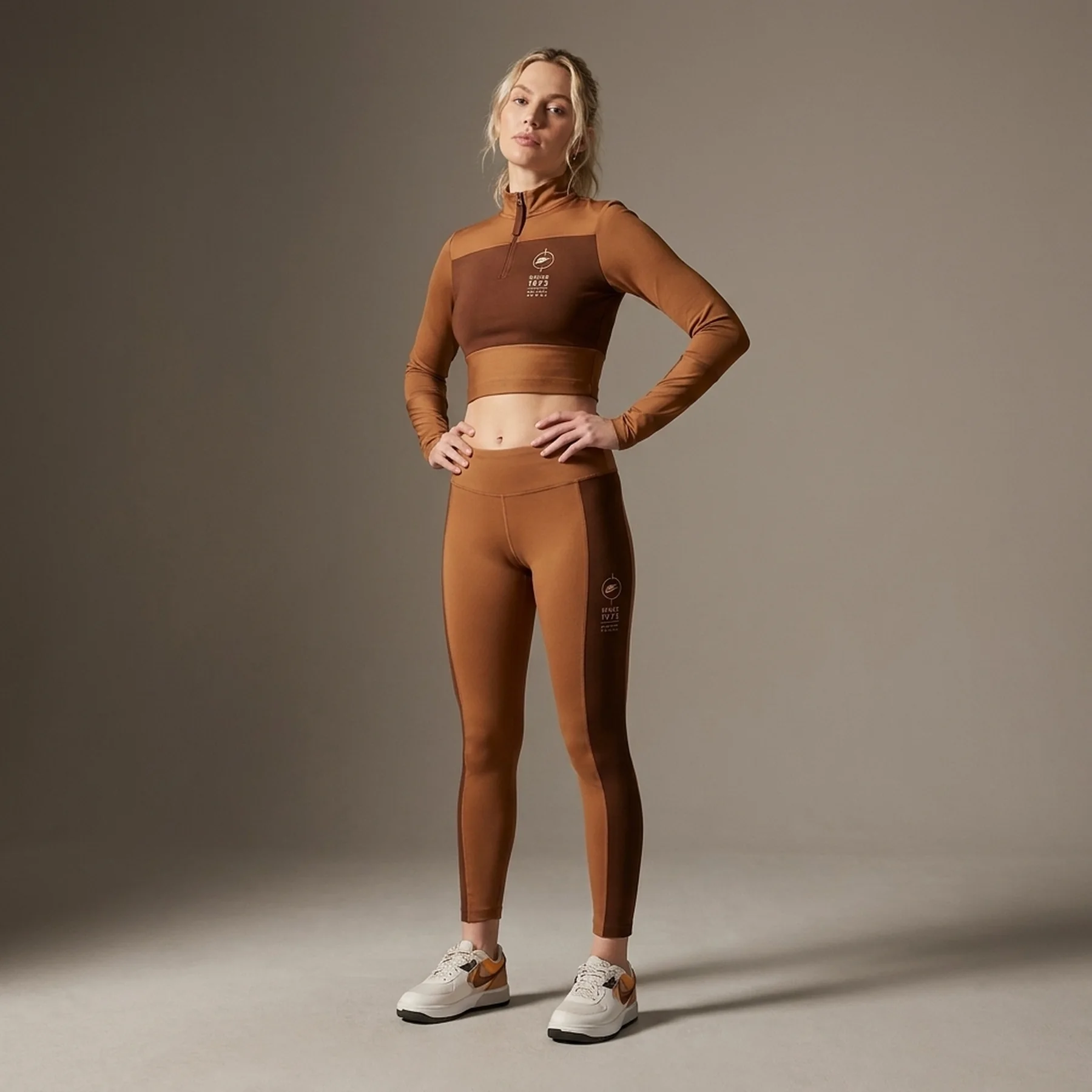 Спортивний костюм жіночий Nike Sportswear Tech Brown (FD4236-270__FD4237-270)