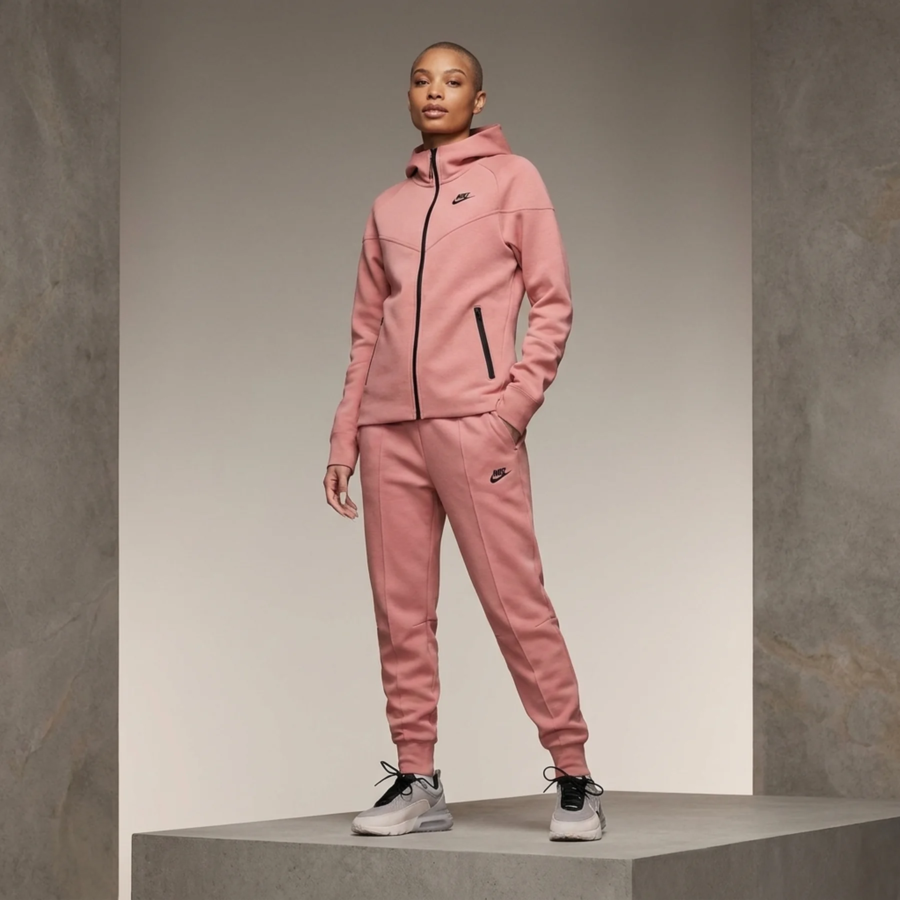 Спортивний костюм жіночий Nike Sportswear Tech Fleece Windrunner Tracksuit Pink (FB8338-618__FB8330-618)