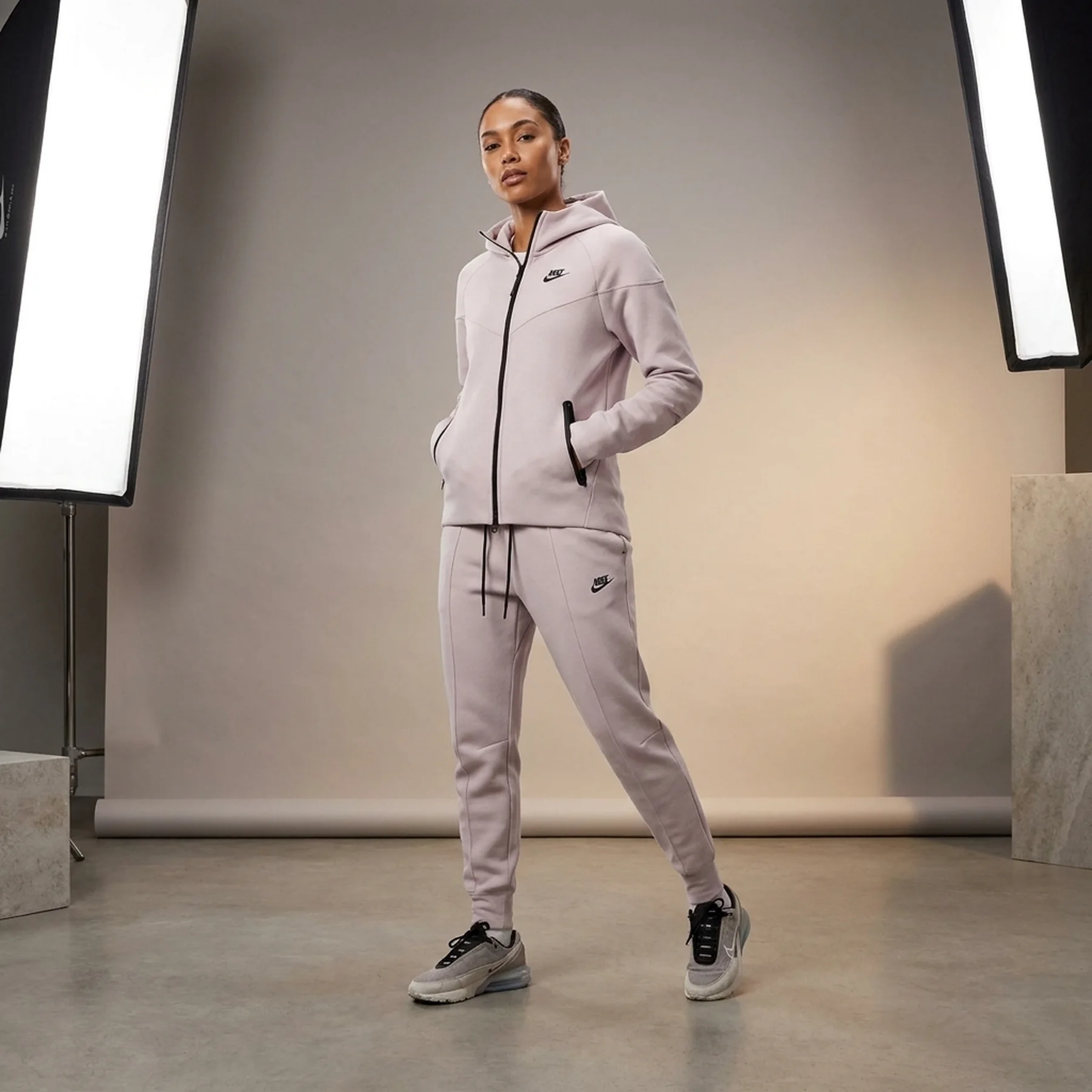 Спортивний костюм жіночий Nike Tech Fleece Windrunner Pink (FB8338-019__FB8330-019)