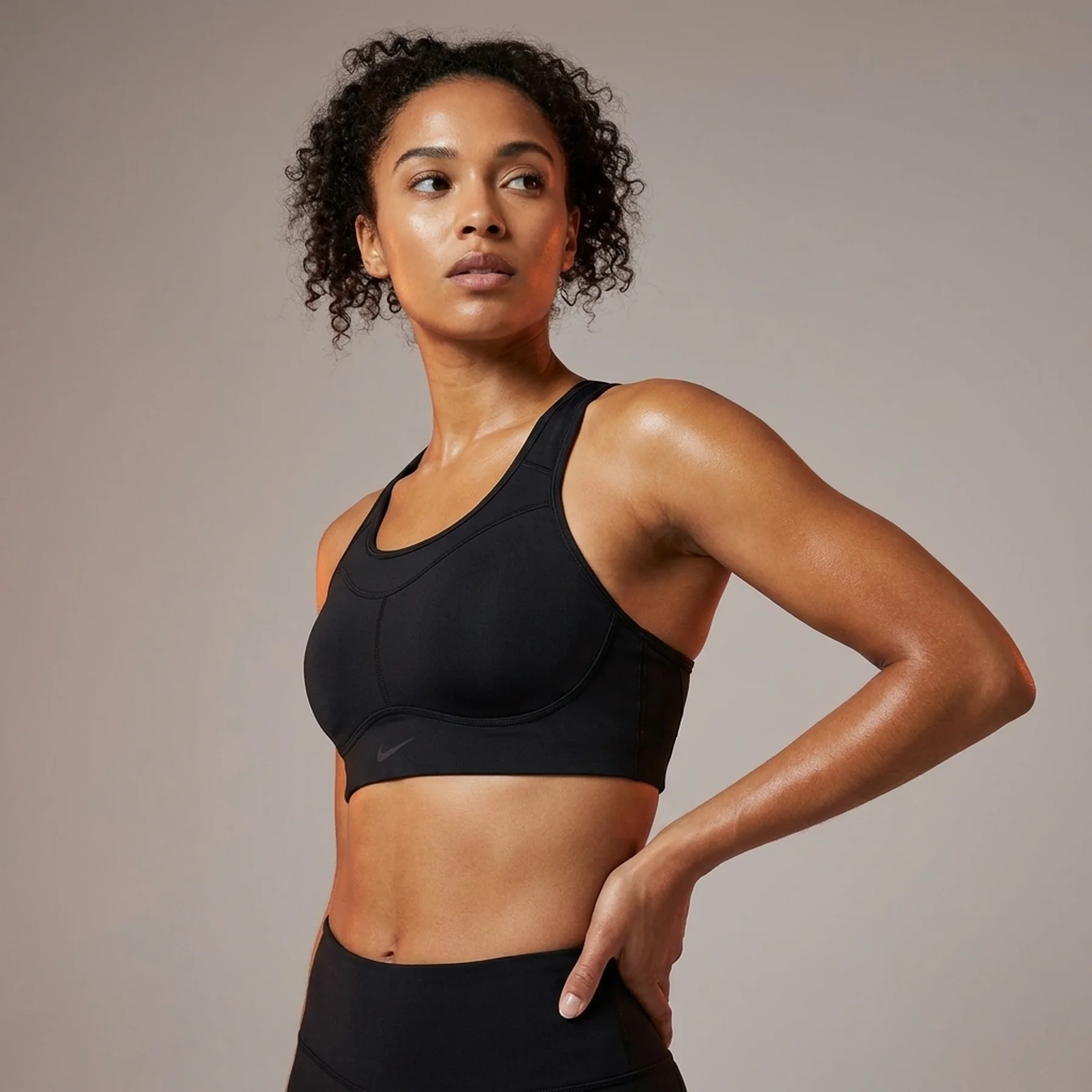 Спортивний топ жіночий Nike Alate Ellipse (DO6619-010)